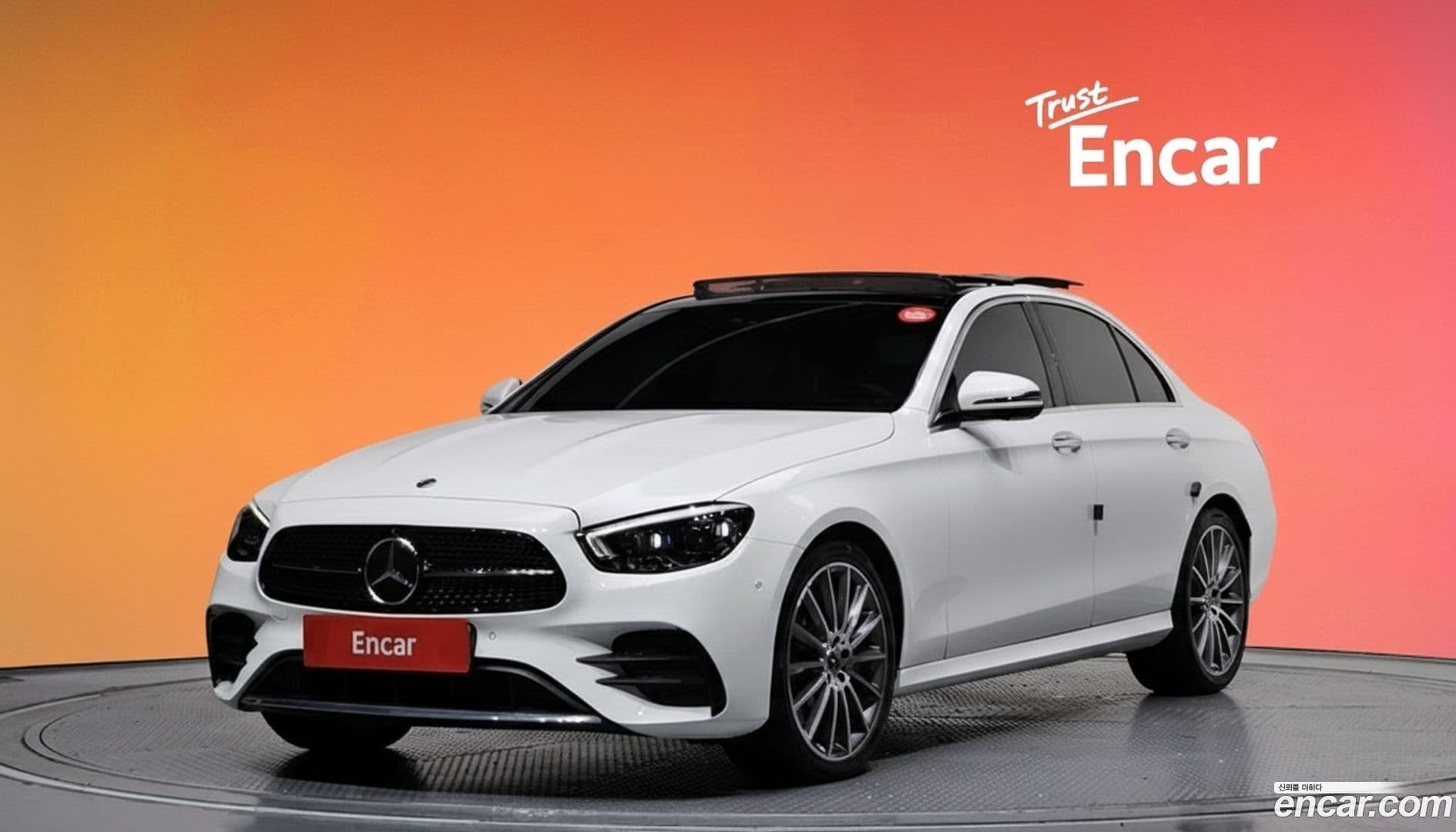 Main__Slider__Photo:E-Class Mercedes-Benz 2020.10-0