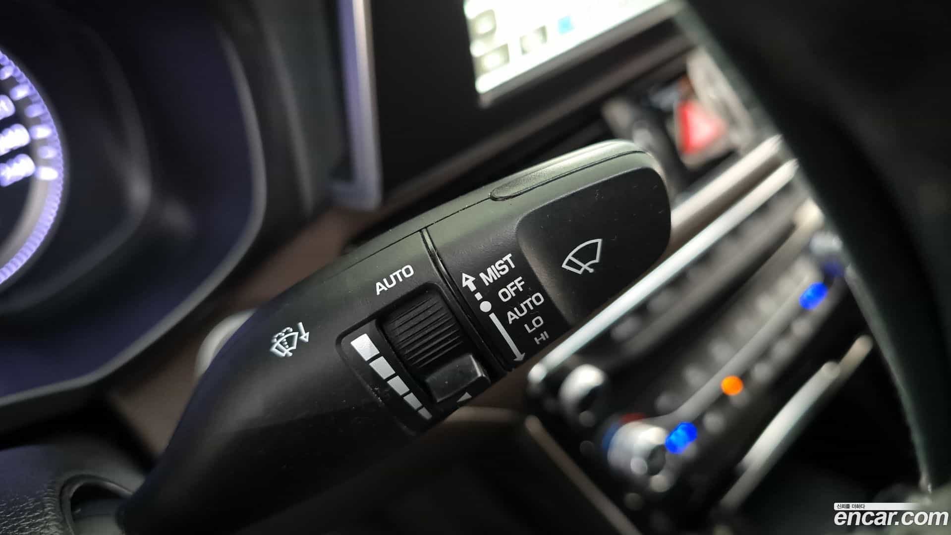 Grandeur Hyundai 2018.1-OPTION-23