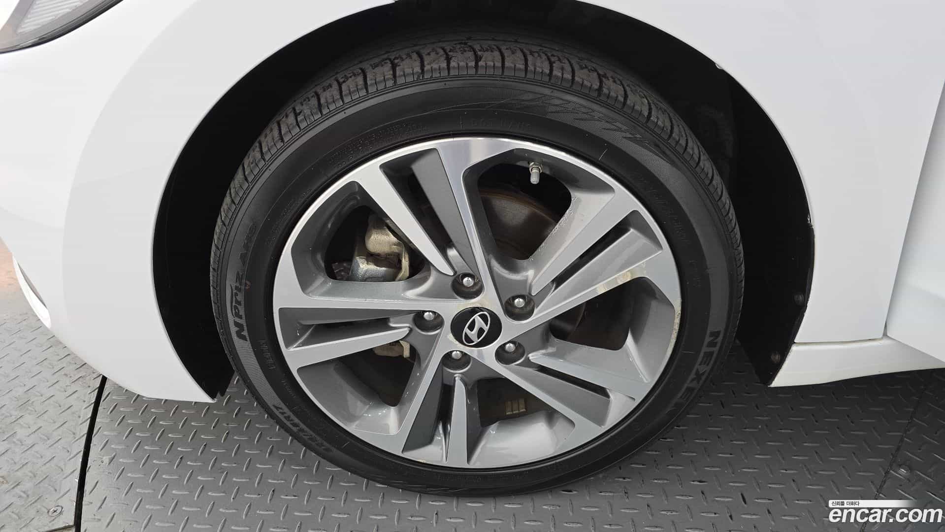 AVANTE Hyundai 2017.10-OUTER-005