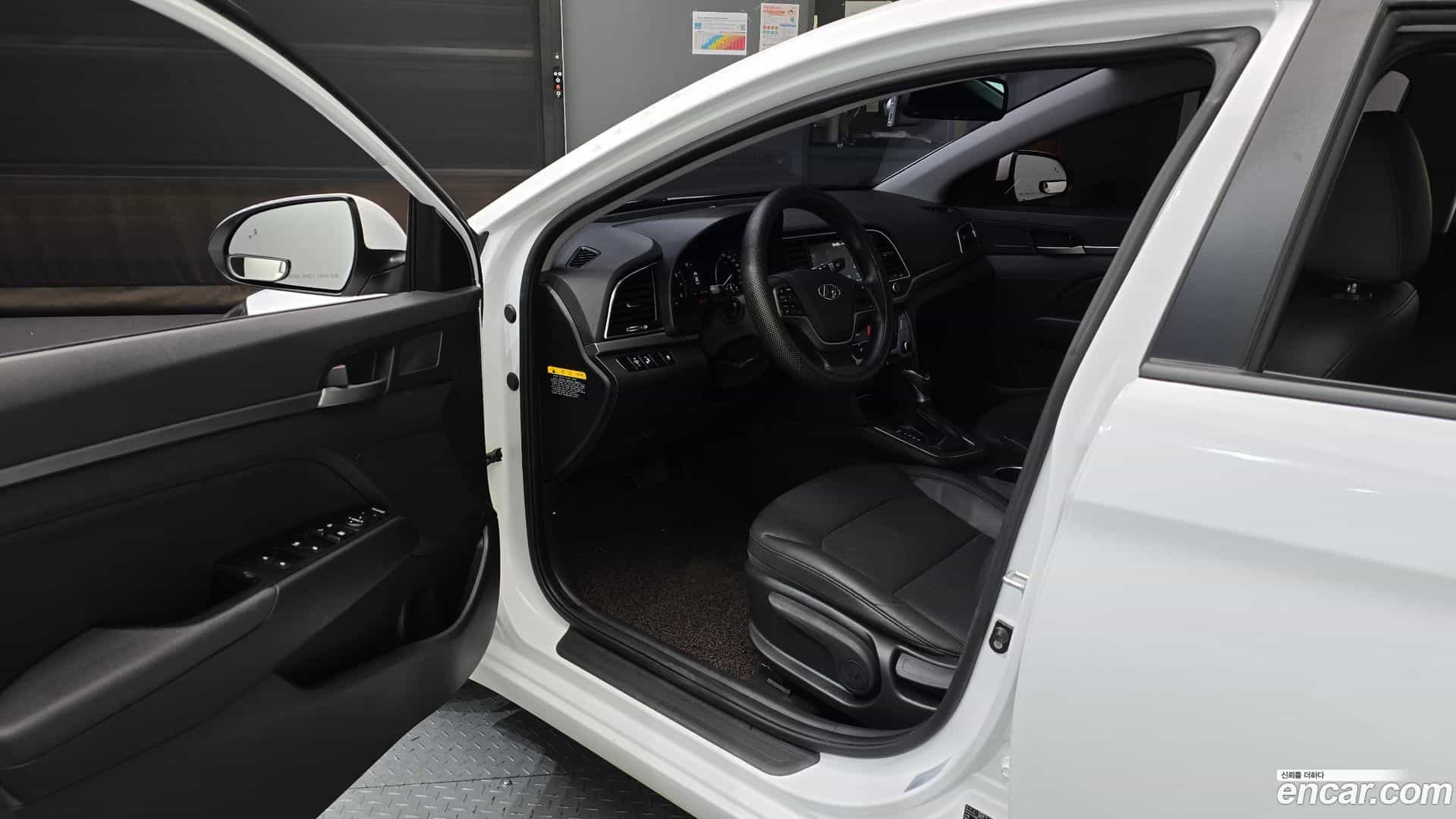AVANTE Hyundai 2017.10-INNER-010