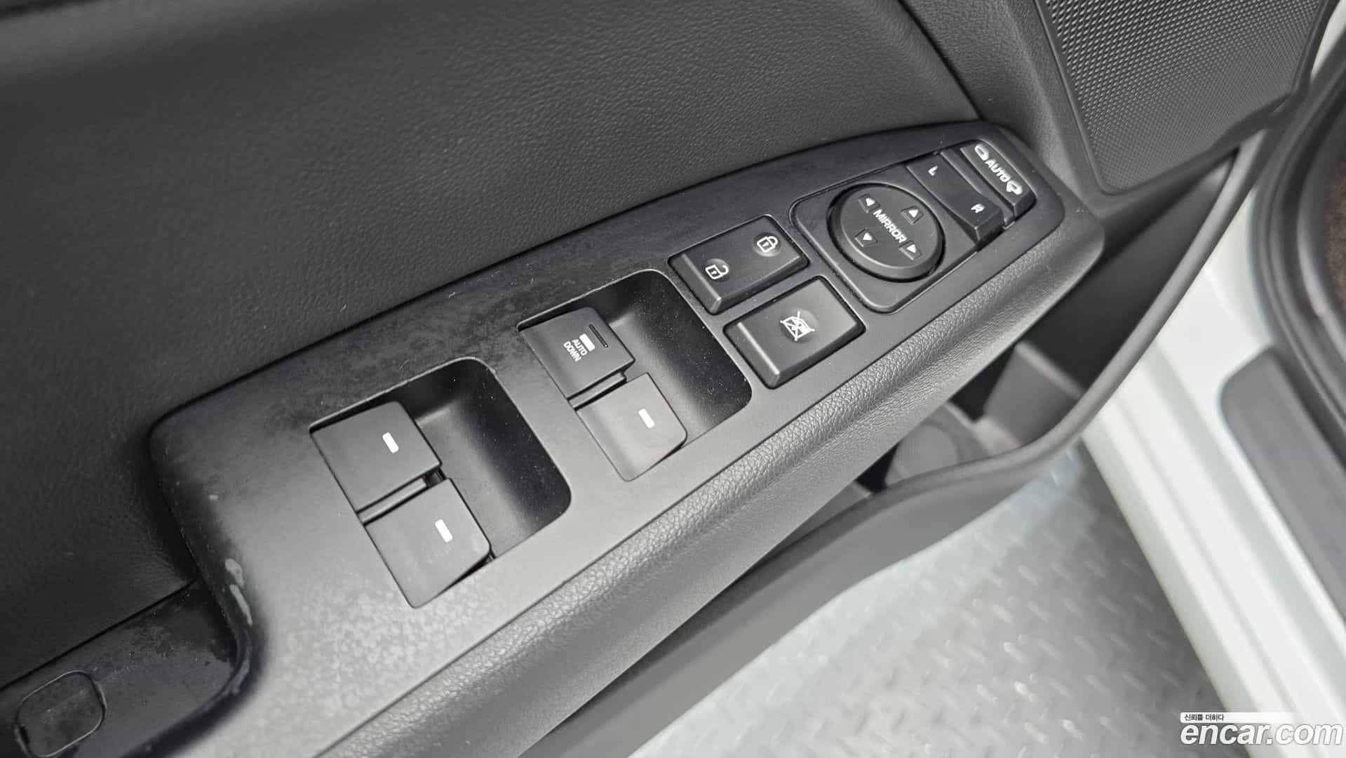 AVANTE Hyundai 2017.10-OPTION-018