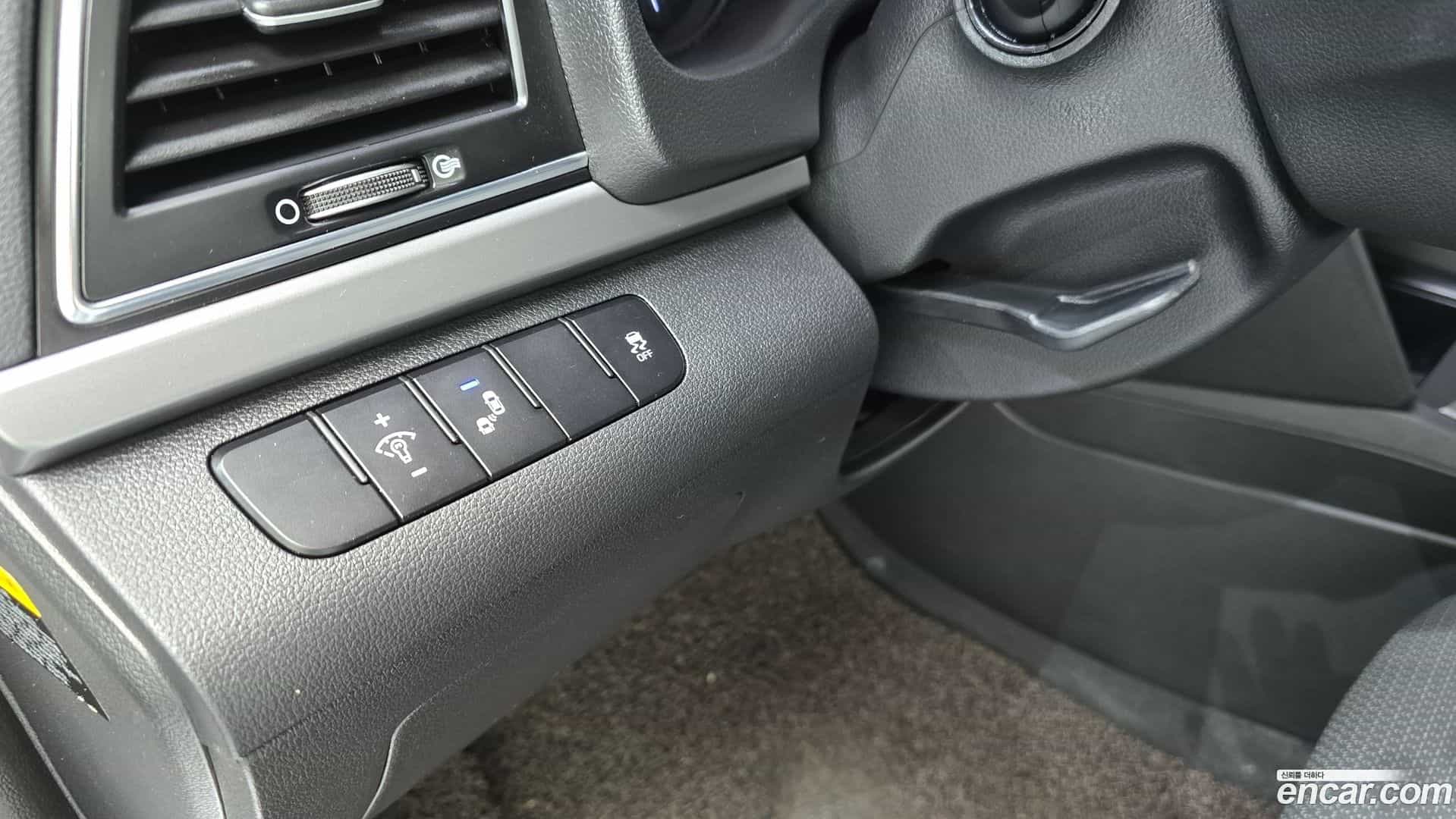 AVANTE Hyundai 2017.10-OPTION-019