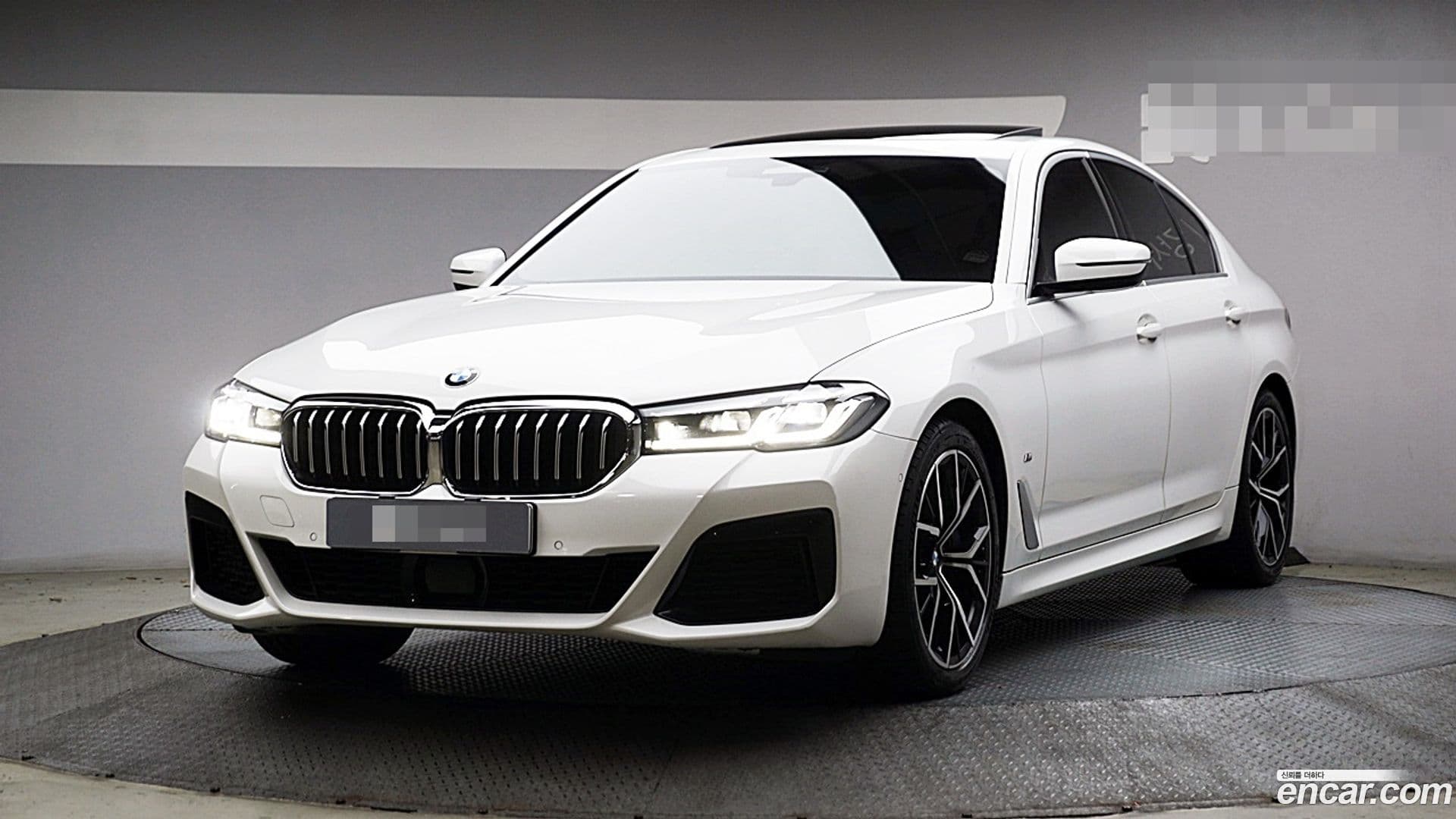 Main__Slider__Photo:5-Series BMW 2021.0-0