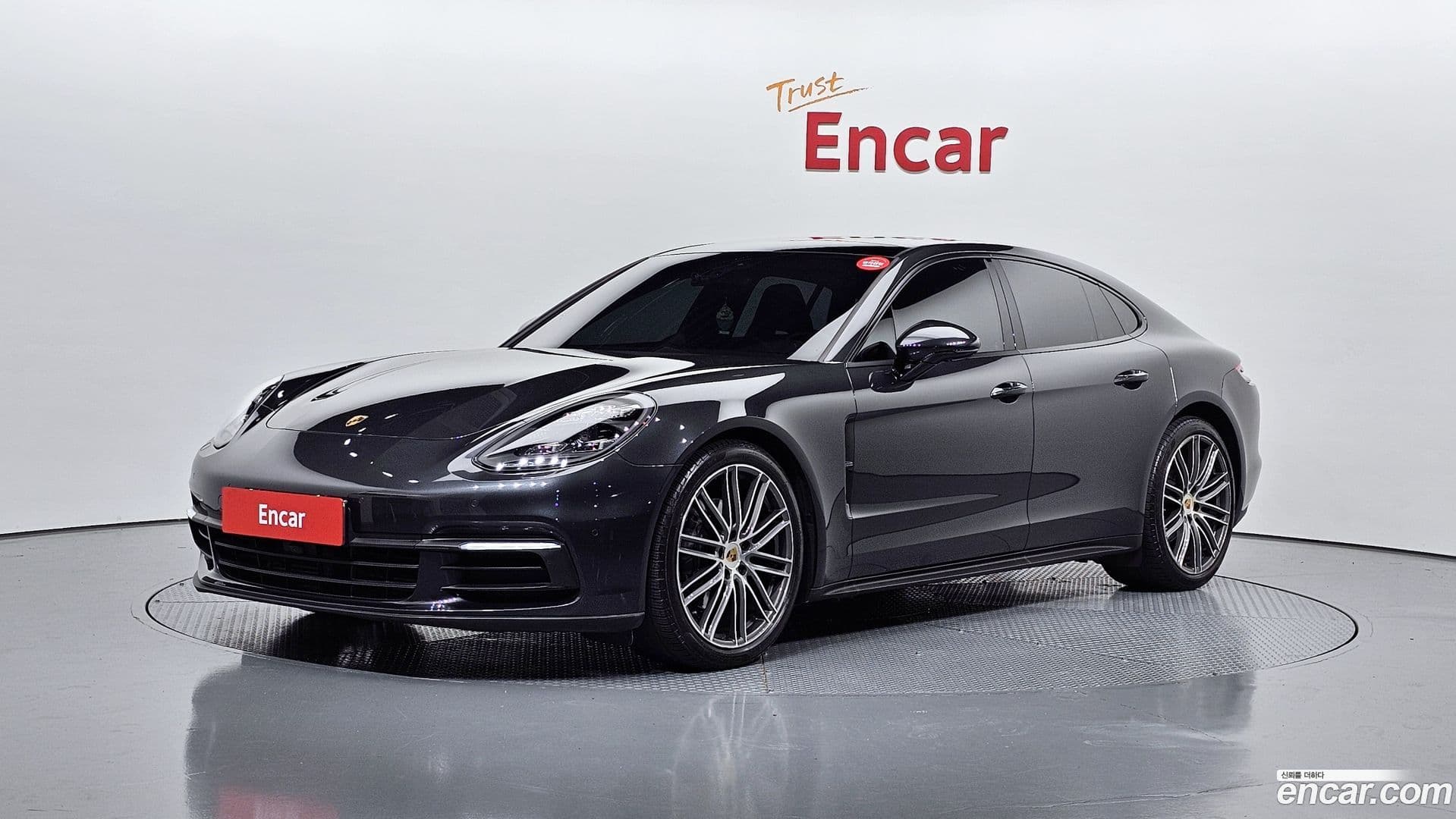 Main__Slider__Photo:Panamera Porsche 2018.9-0