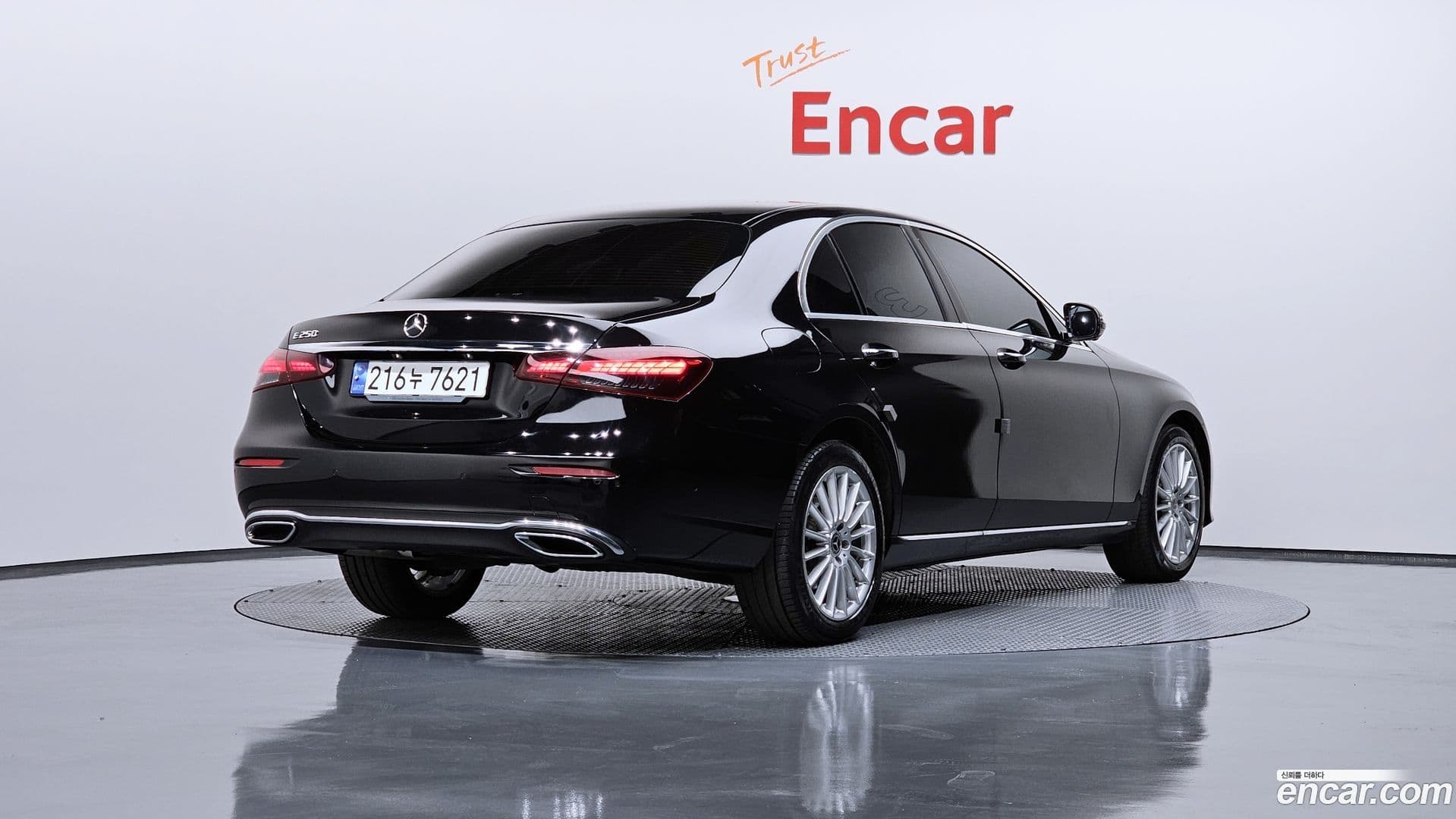 Main__Slider__Photo:E-Class Mercedes-Benz 2023.2-0