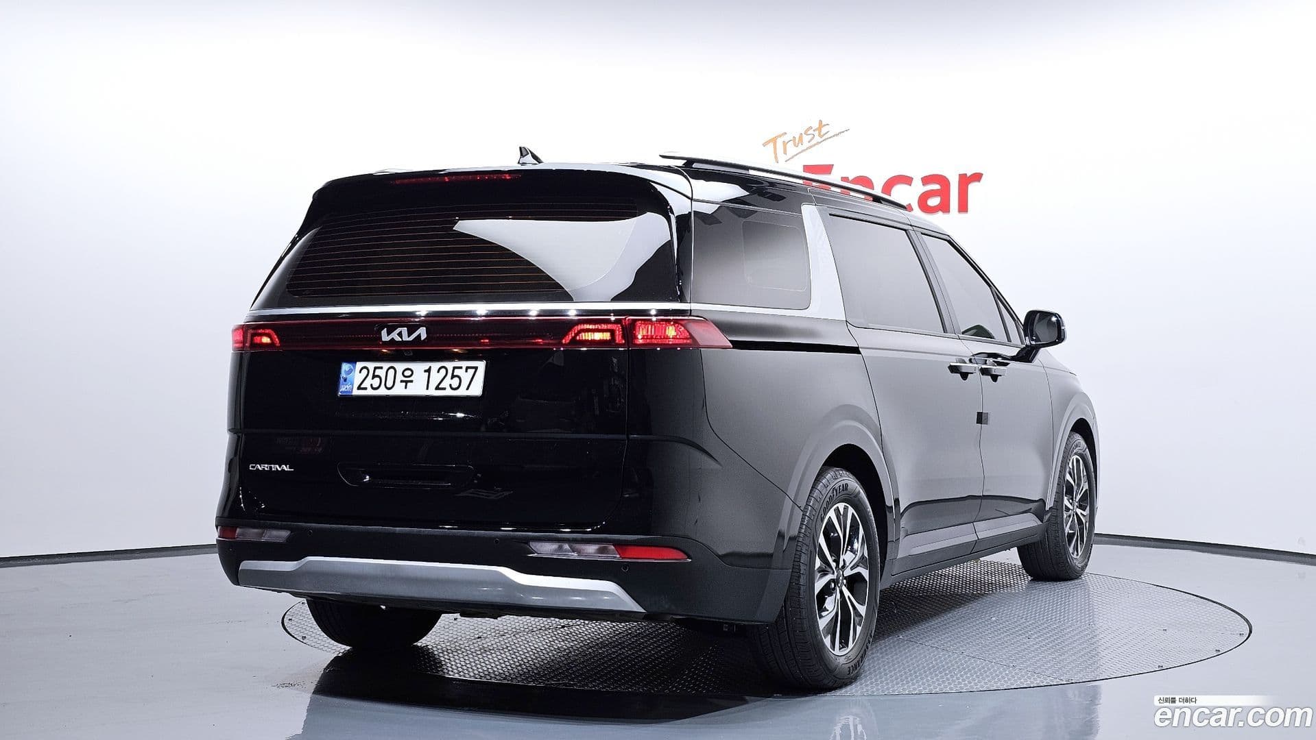 Main__Slider__Photo:Canival Kia 2023.4-0