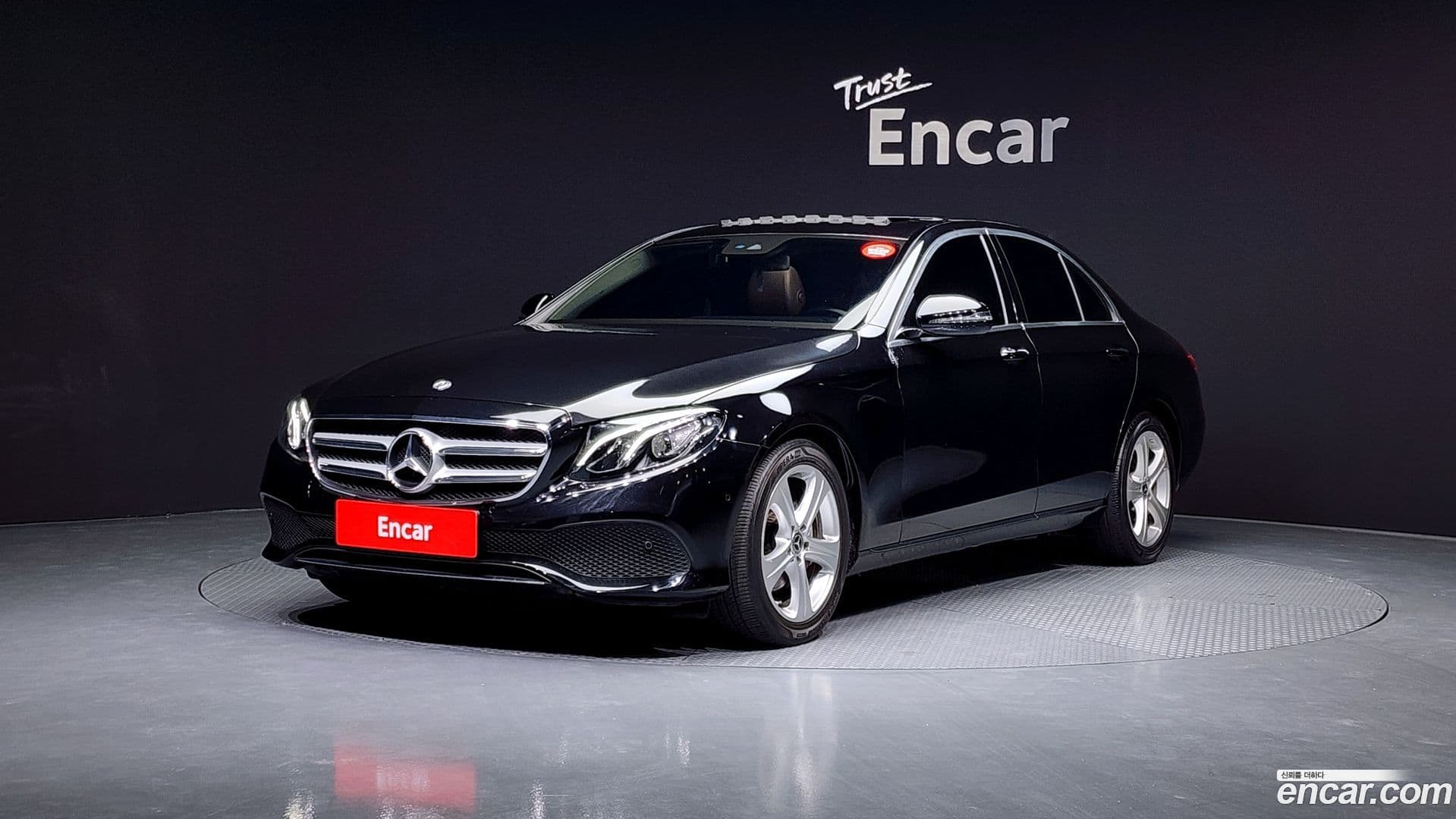 Main__Slider__Photo:E-Class Mercedes-Benz 2018.5-0