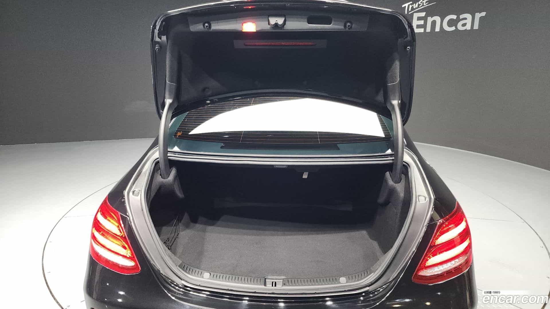 E-Class Mercedes-Benz 2018.5-OPTION-024