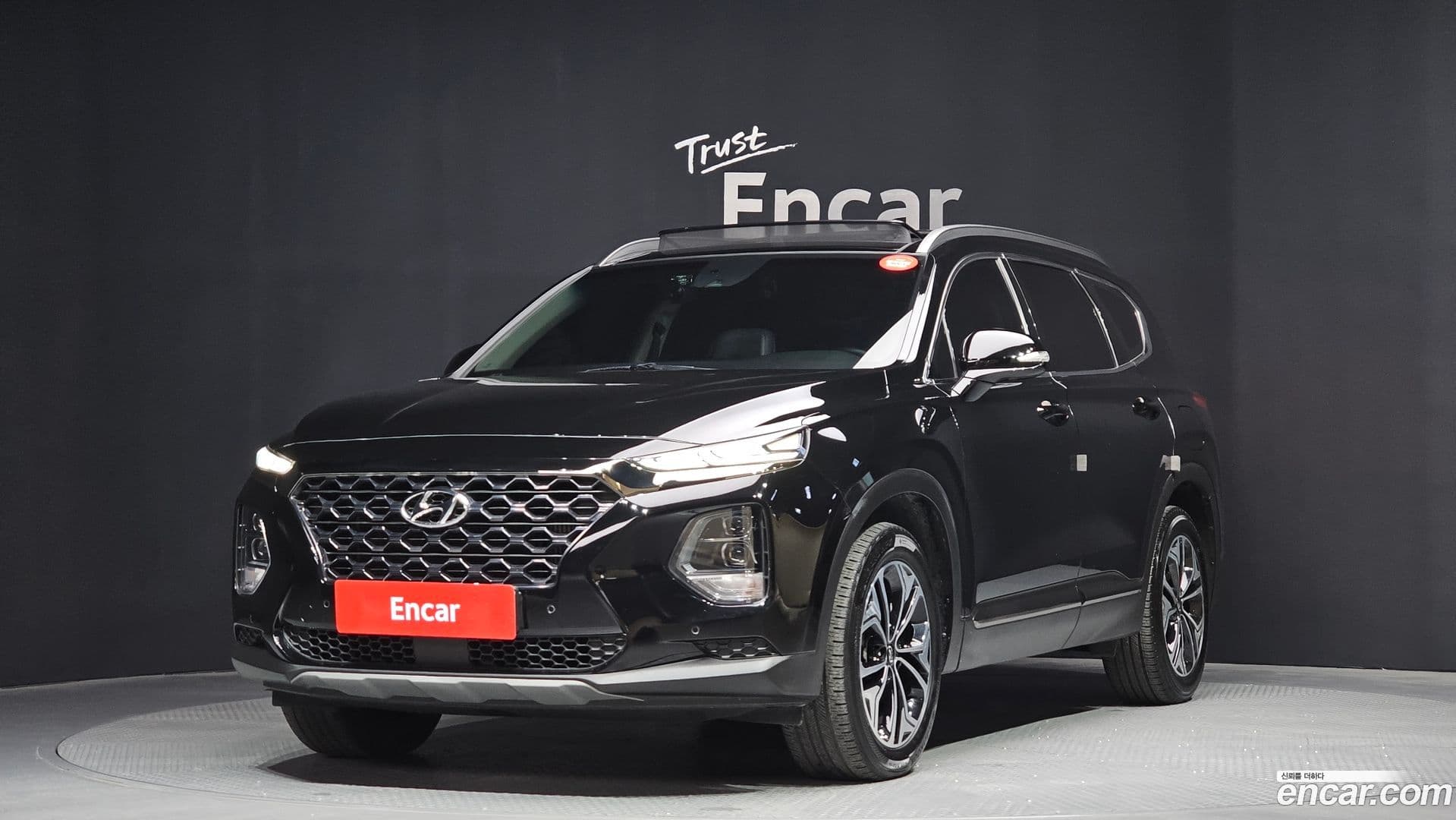 Main__Slider__Photo:Santafe Hyundai 2018.5-0