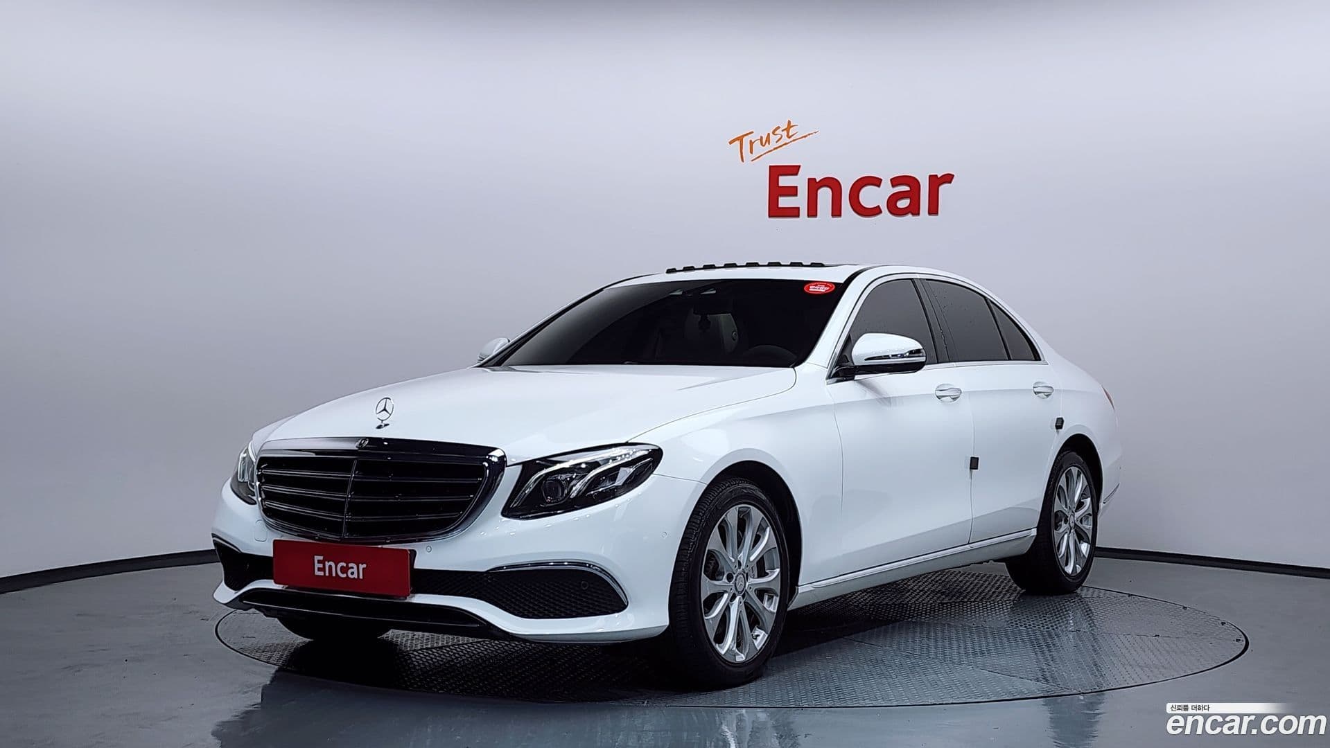 Main__Slider__Photo:E-Class Mercedes-Benz 2017.1-0
