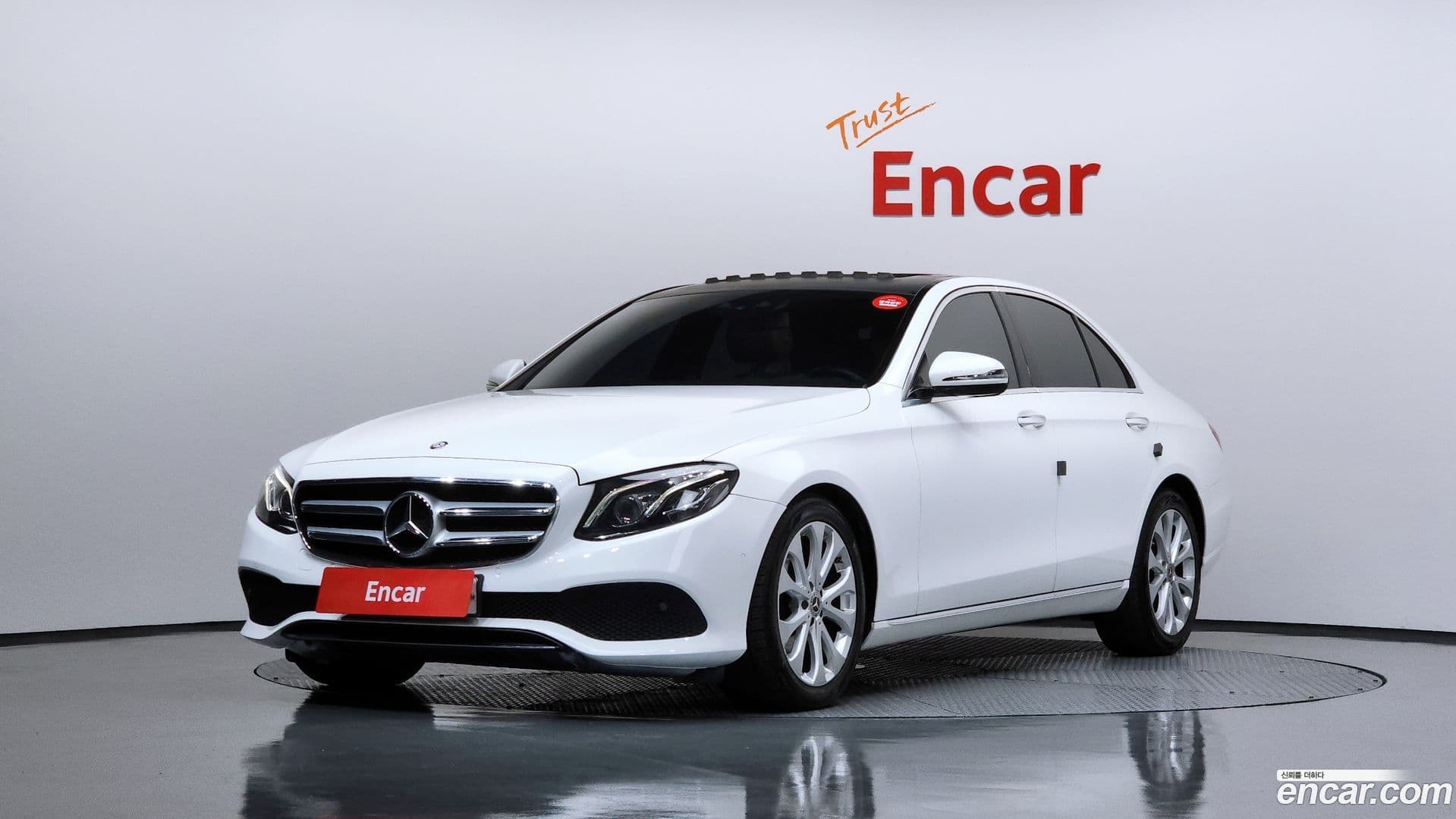 Main__Slider__Photo:E-Class Mercedes-Benz 2017.3-0