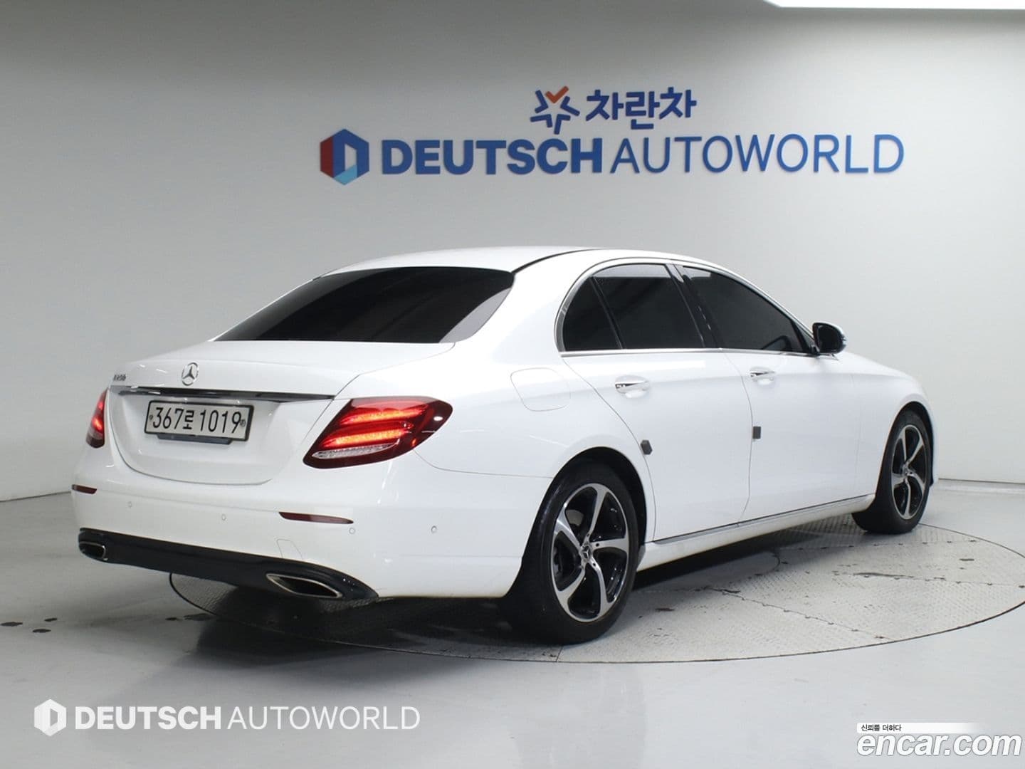 Main__Slider__Photo:E-Class Mercedes-Benz 2019.11-0