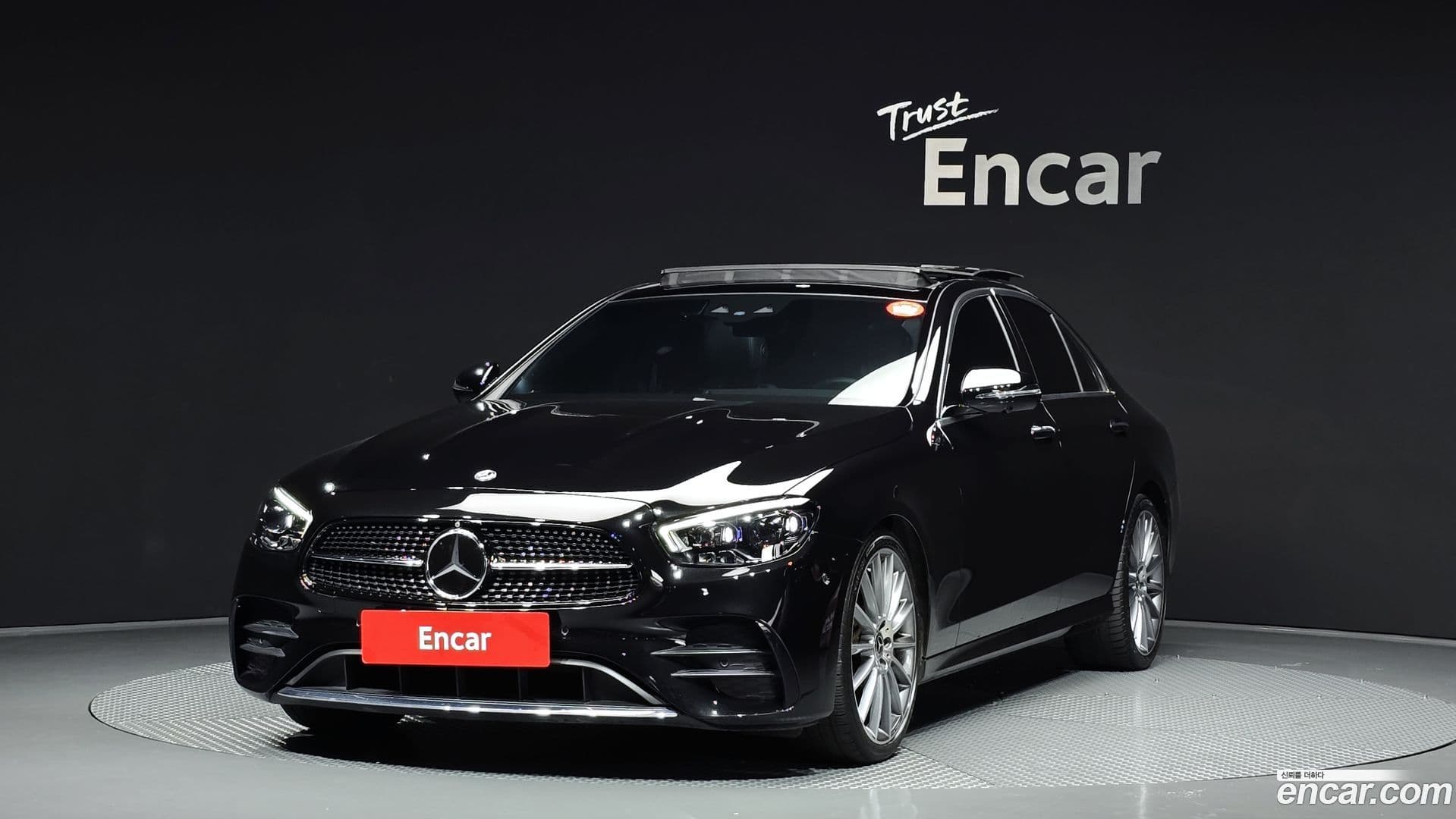 Main__Slider__Photo:E-Class Mercedes-Benz 2022.11-0