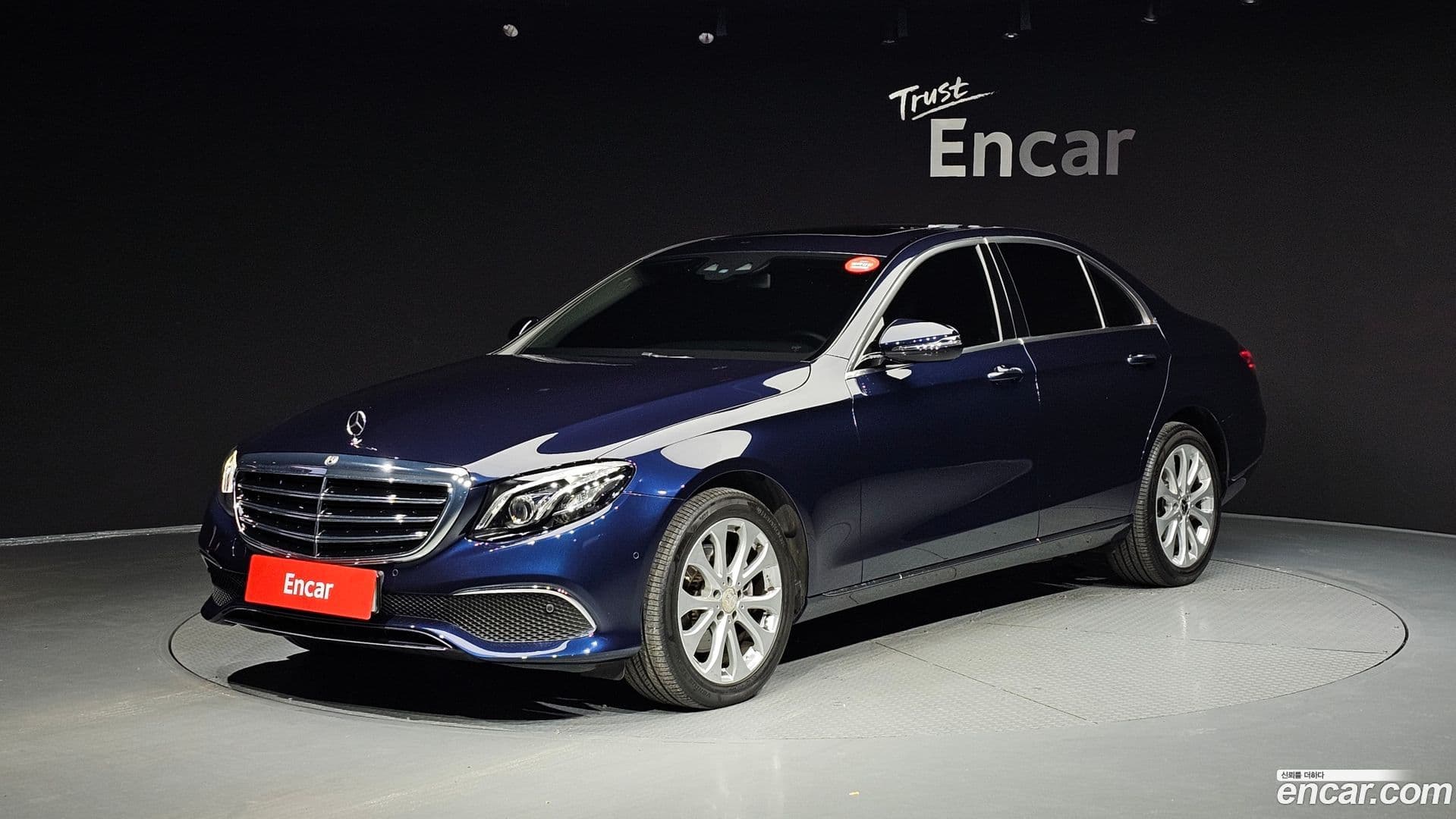 Main__Slider__Photo:E-Class Mercedes-Benz 2018.7-0