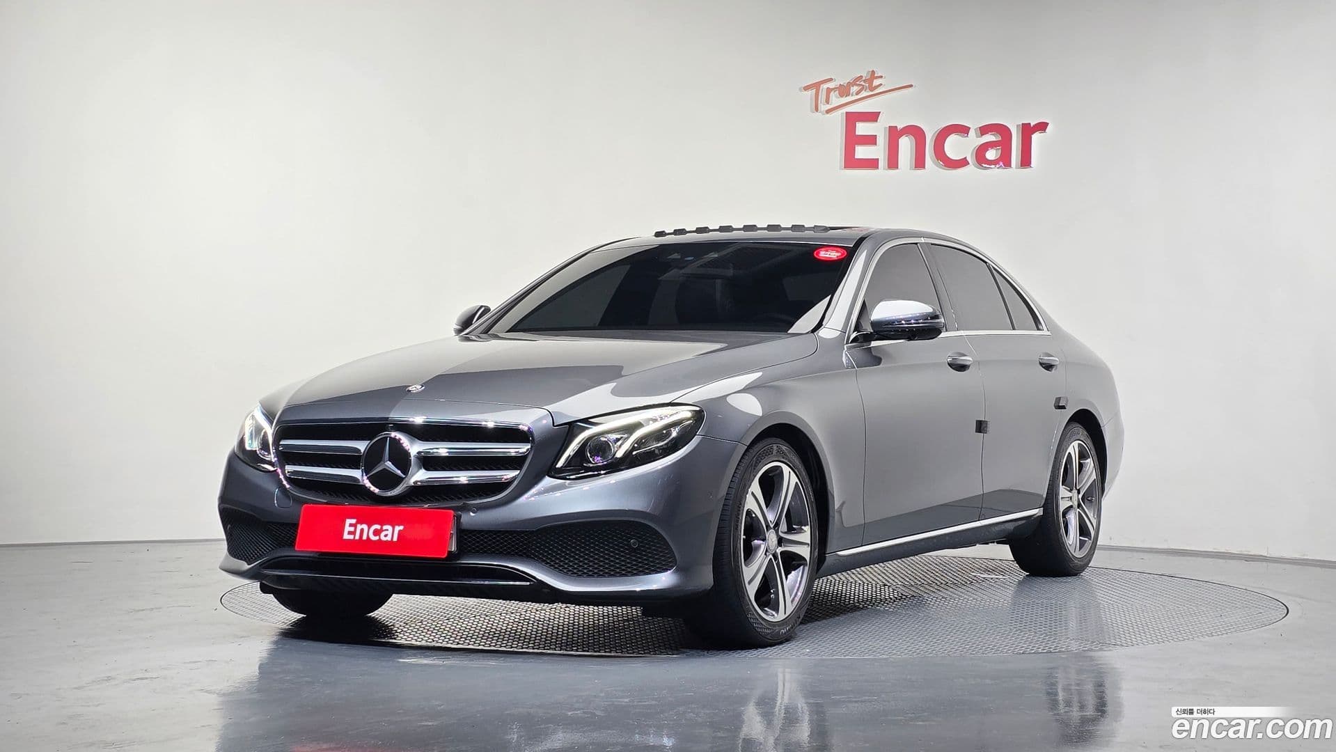 Main__Slider__Photo:E-Class Mercedes-Benz 2017.1-0