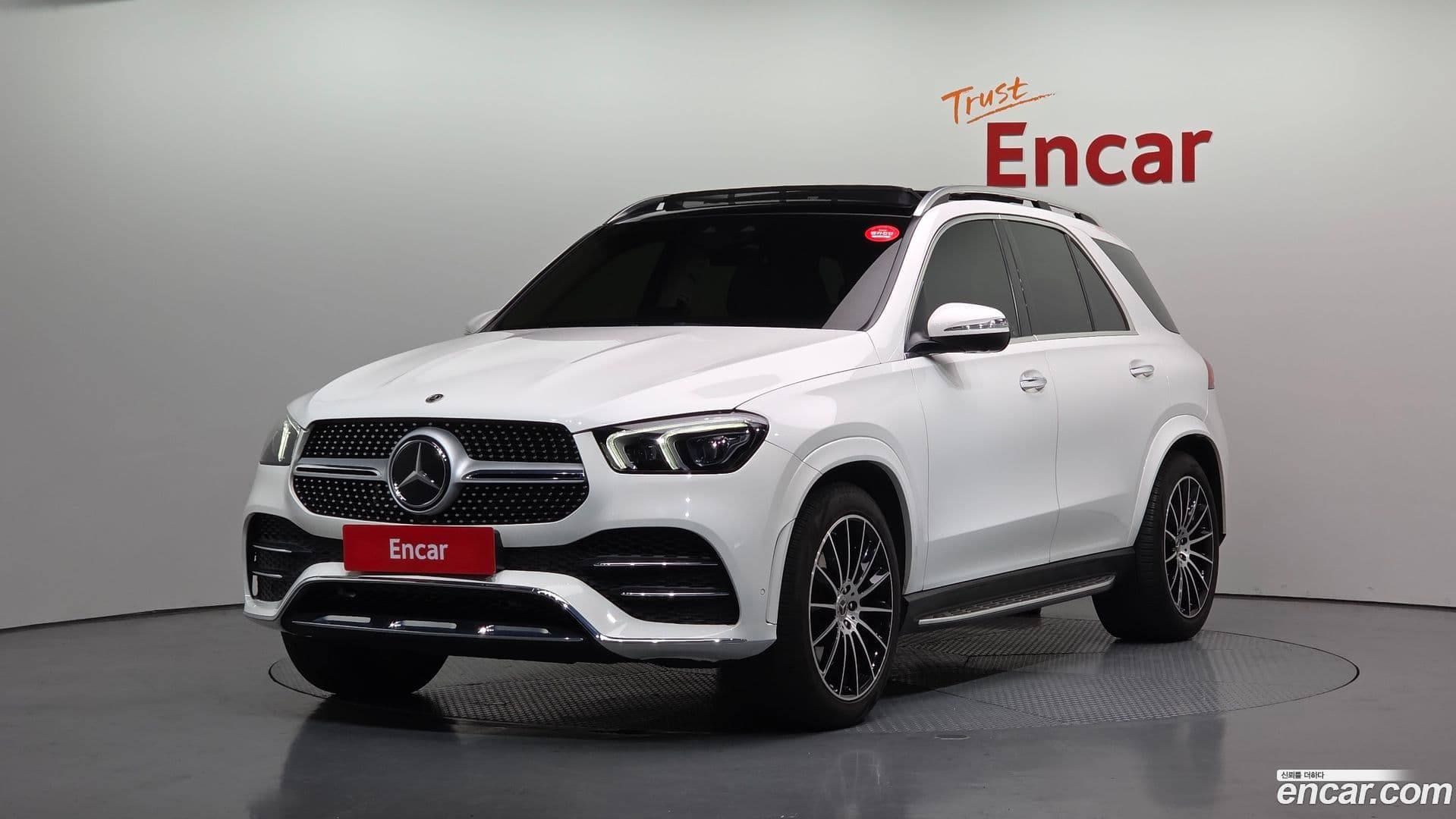 Main__Slider__Photo:GLE-Class Mercedes-Benz 2021.10-0