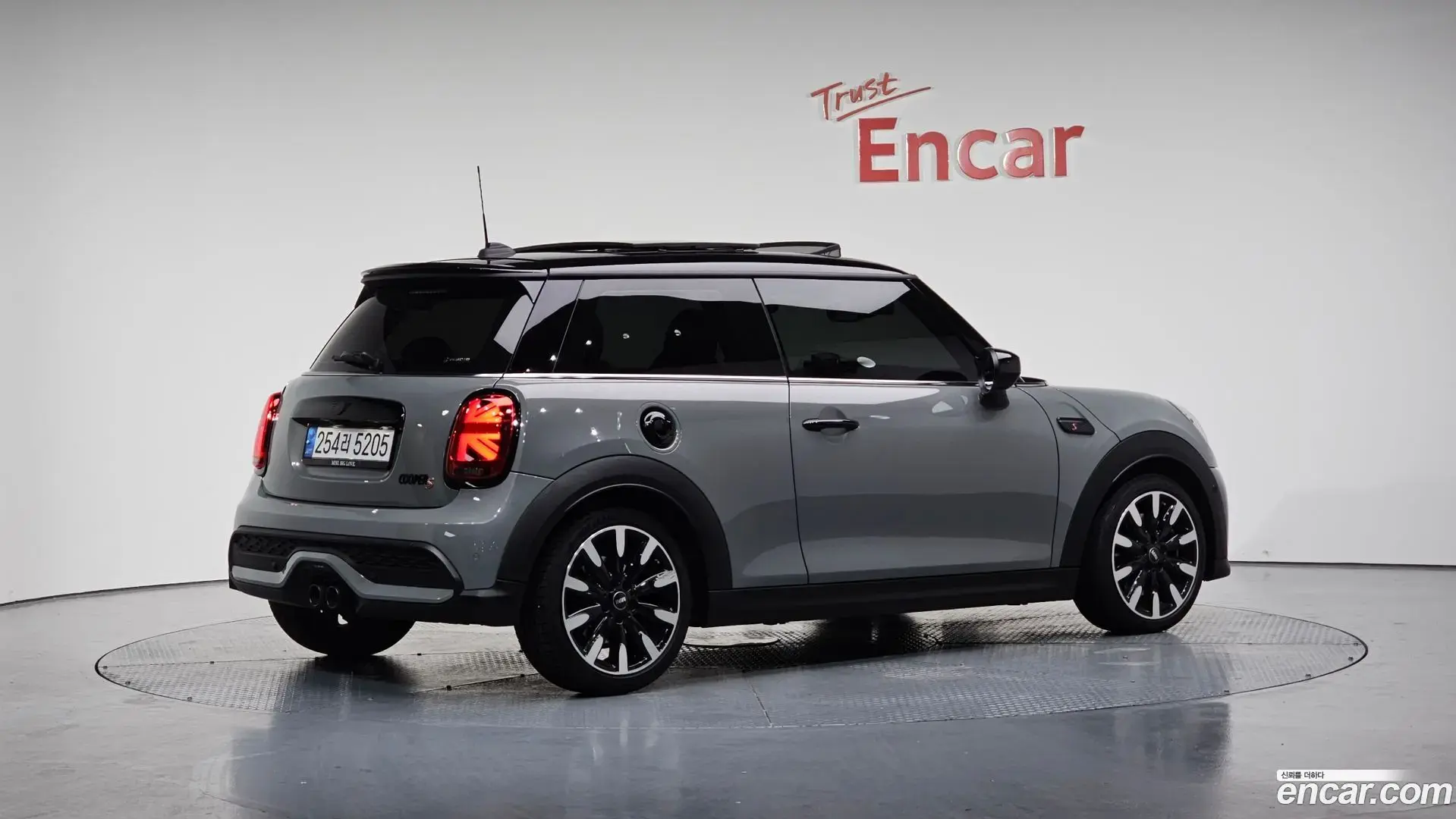 Main__Slider__Photo:Cooper Mini 2021.11-1