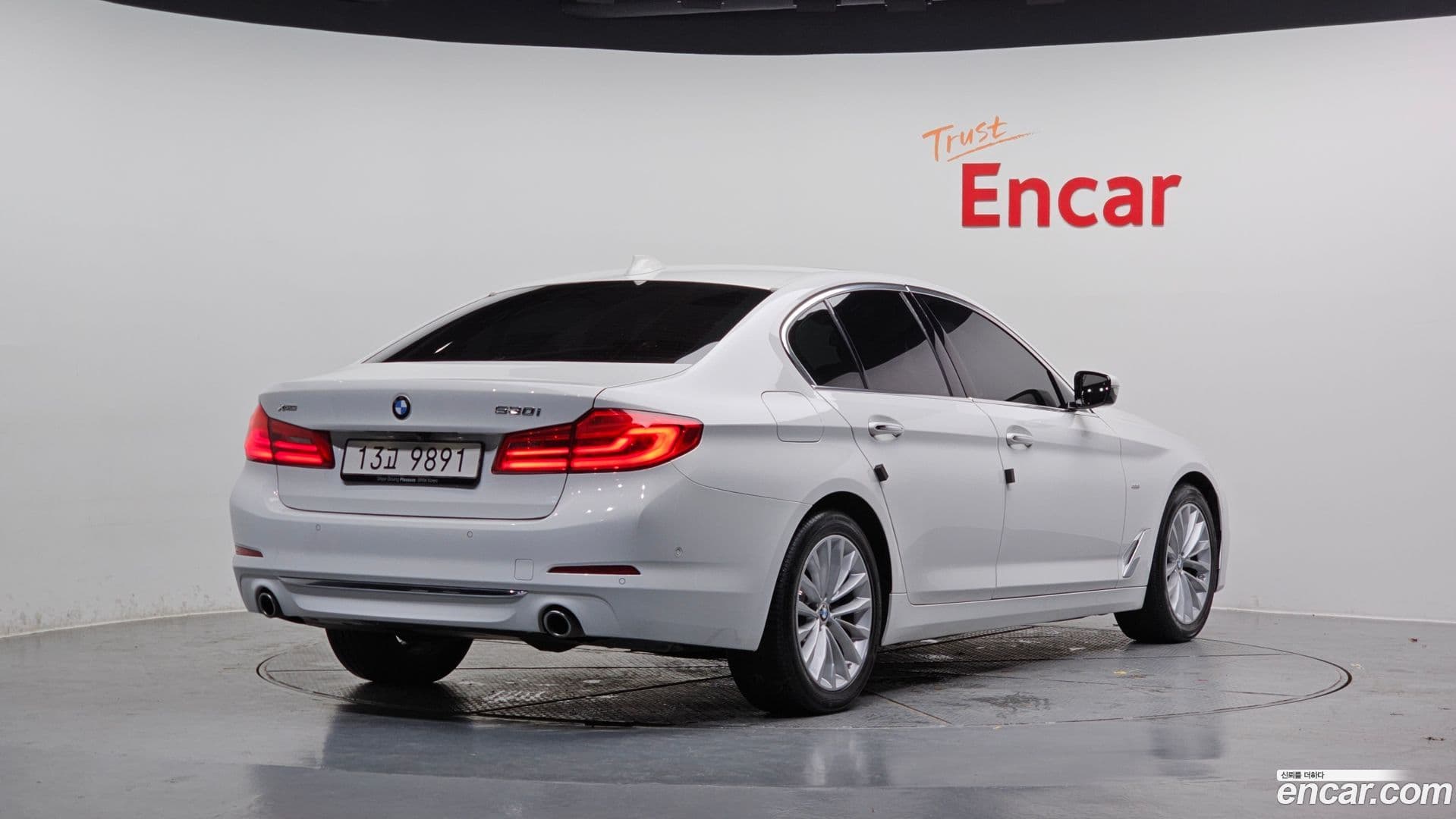 Main__Slider__Photo:5-Series BMW 2018.6-0