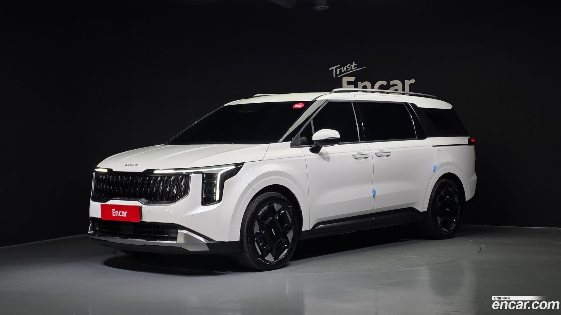Main__Slider__Photo:Canival Kia 2024.4-0