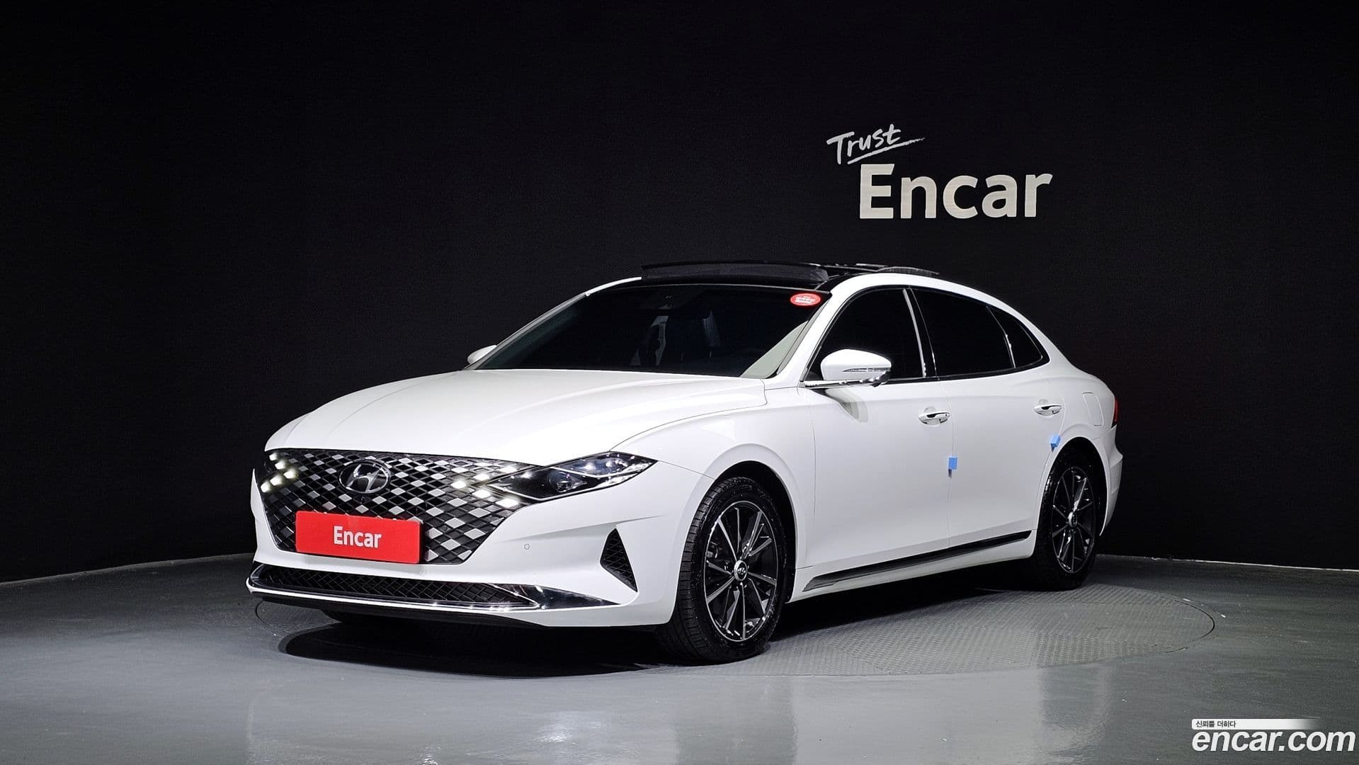 Main__Slider__Photo:Grandeur Hyundai 2022.6-0