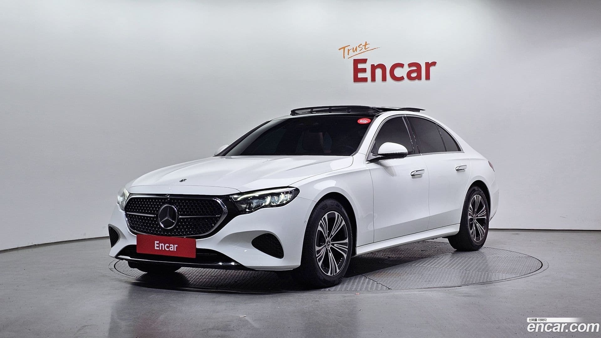 Main__Slider__Photo:E-Class Mercedes-Benz 2024.5-0