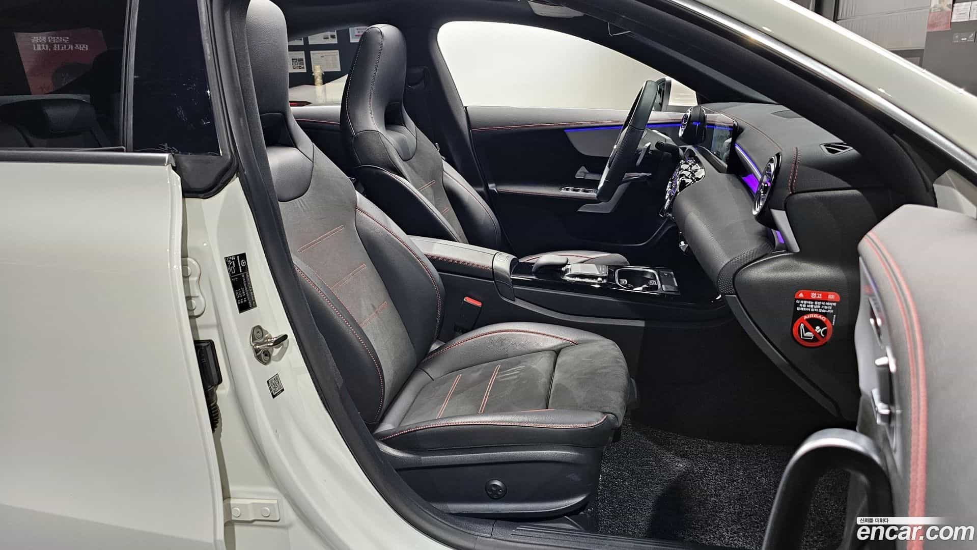 CLA-Class Mercedes-Benz 2022.1-INNER-010