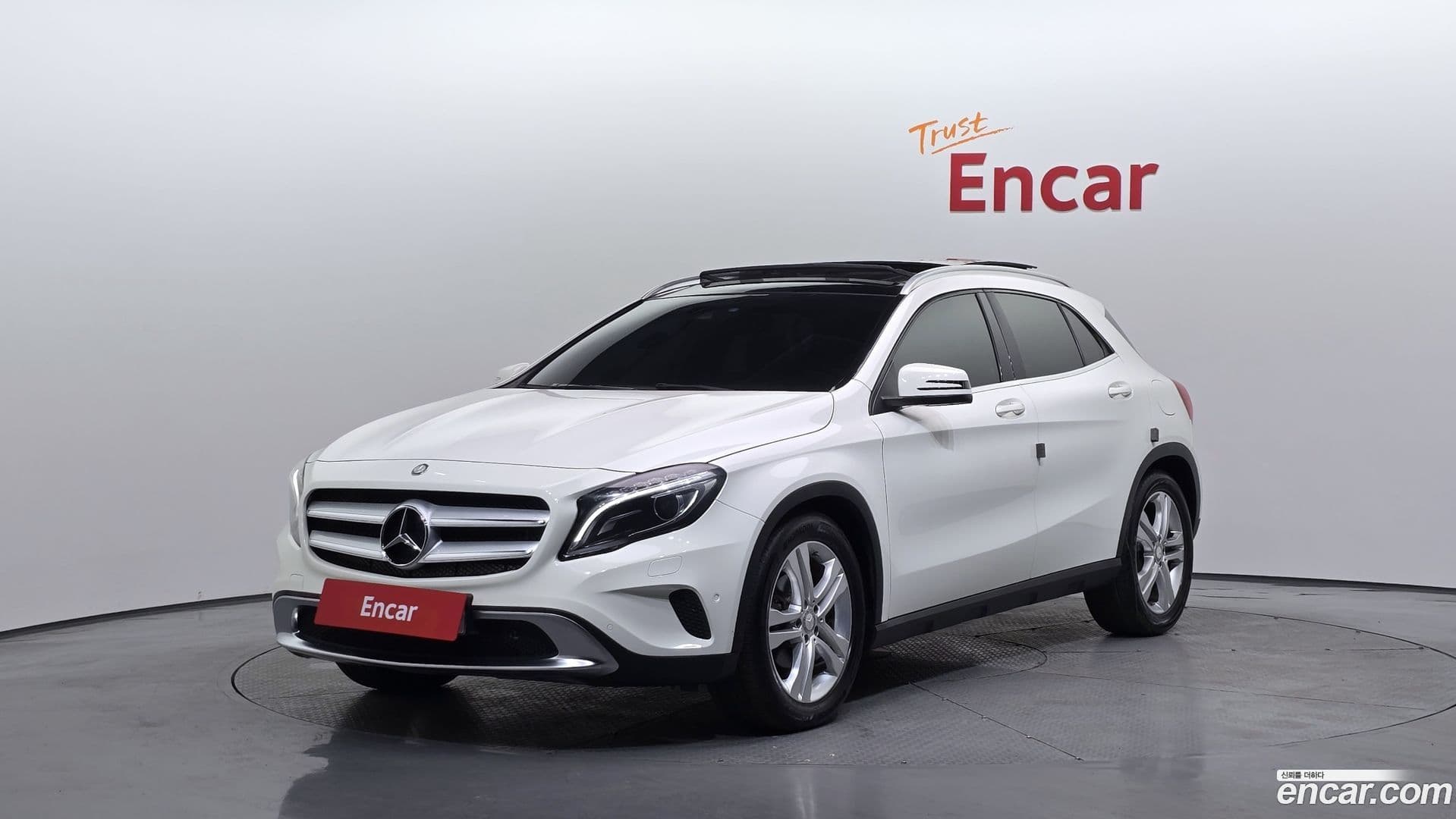 Main__Slider__Photo:GLA-Class Mercedes-Benz 2016.4-0