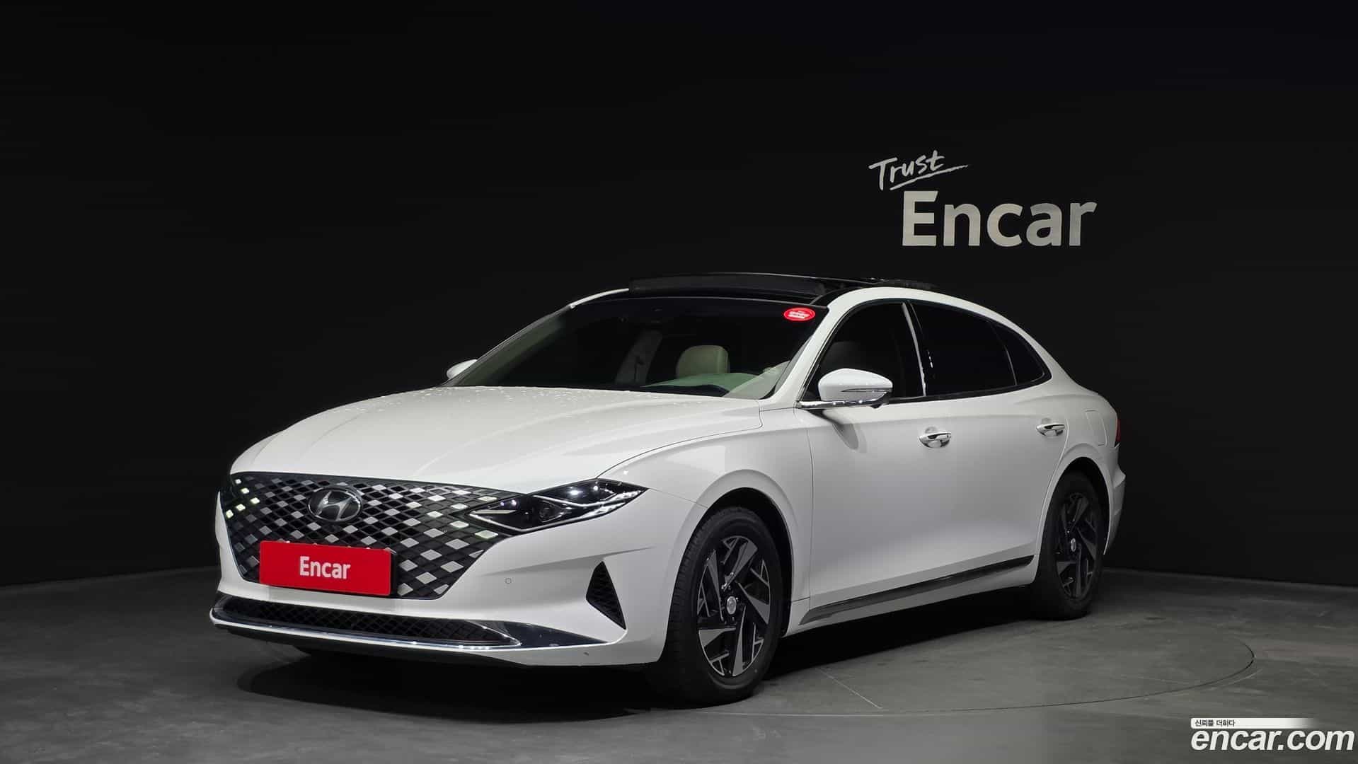Grandeur Hyundai 2022.2-OUTER-001