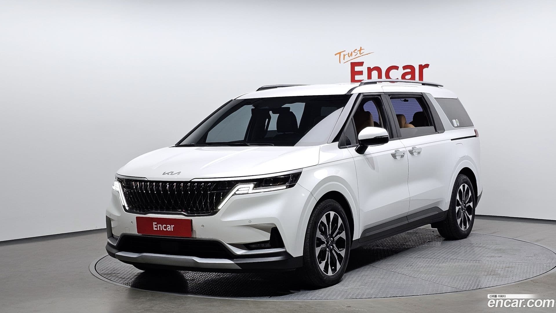 Main__Slider__Photo:Canival Kia 2022.9-0