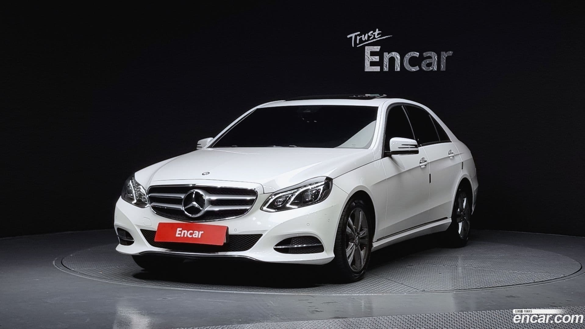 Main__Slider__Photo:E-Class Mercedes-Benz 2015.7-0