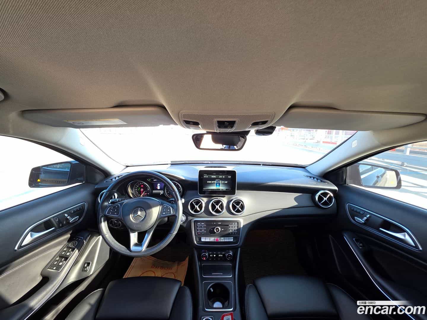 GLA-Class Mercedes-Benz 2019.5-INNER-007