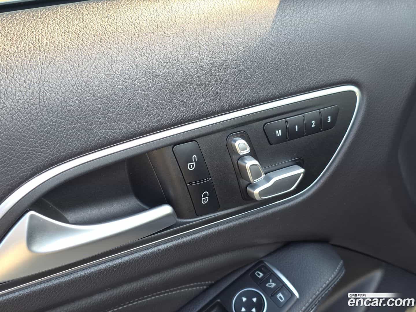 GLA-Class Mercedes-Benz 2019.5-OPTION-016