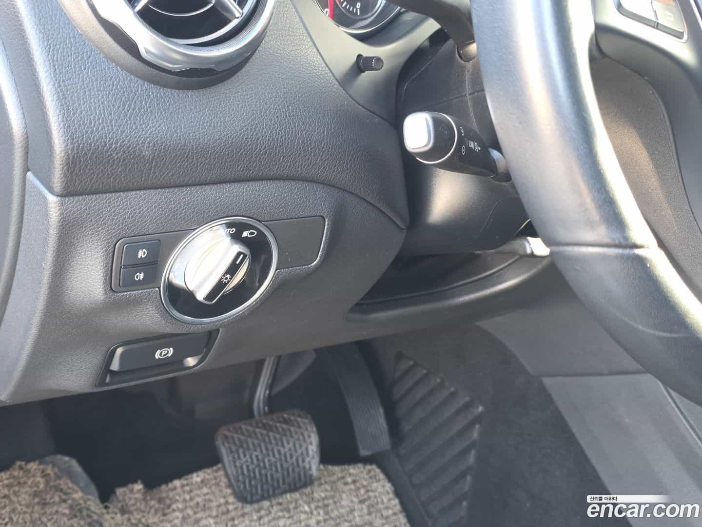 GLA-Class Mercedes-Benz 2019.5-OPTION-020