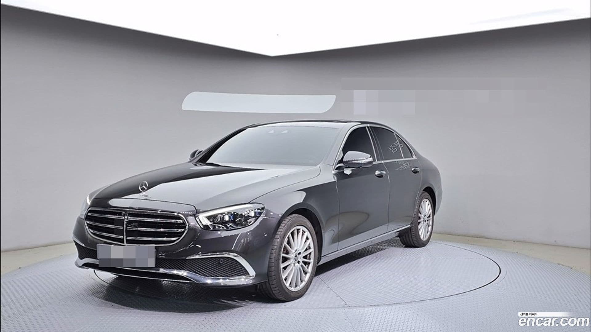 Main__Slider__Photo:E-Class Mercedes-Benz 2022.0-0