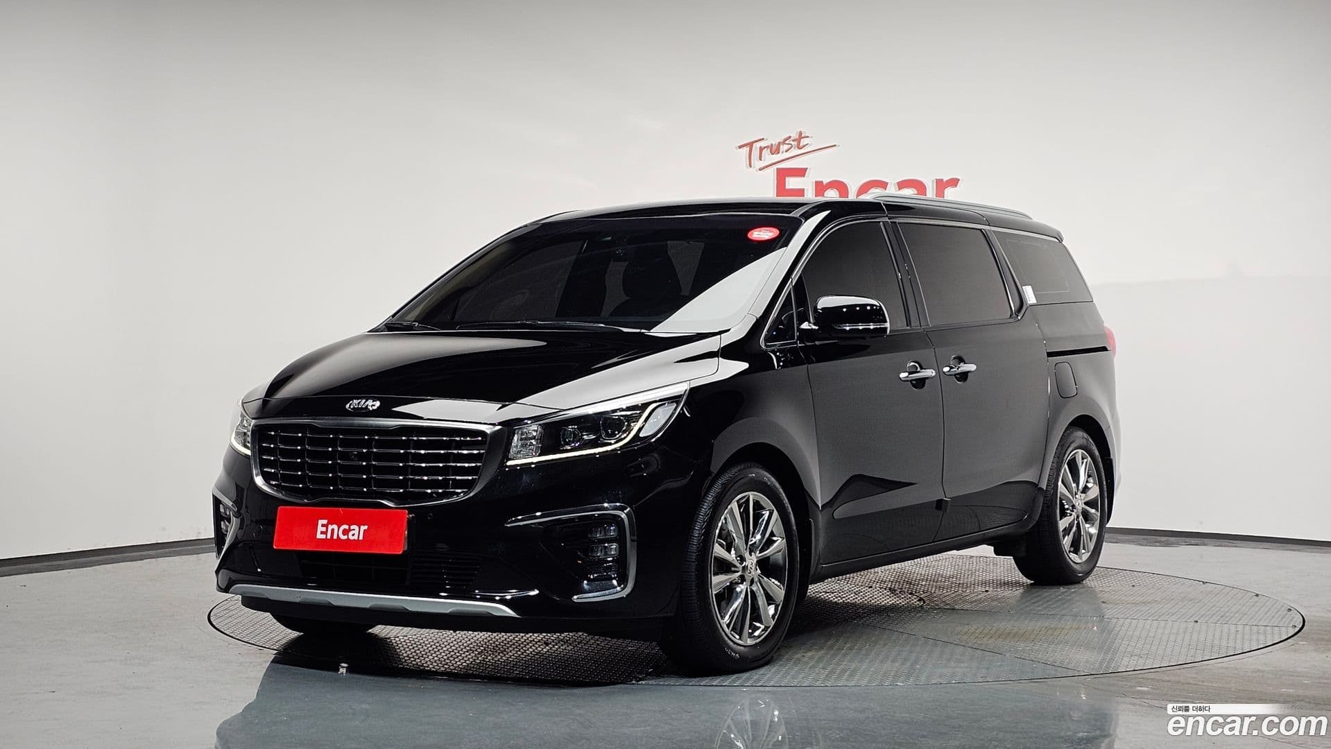 Main__Slider__Photo:Canival Kia 2019.1-0