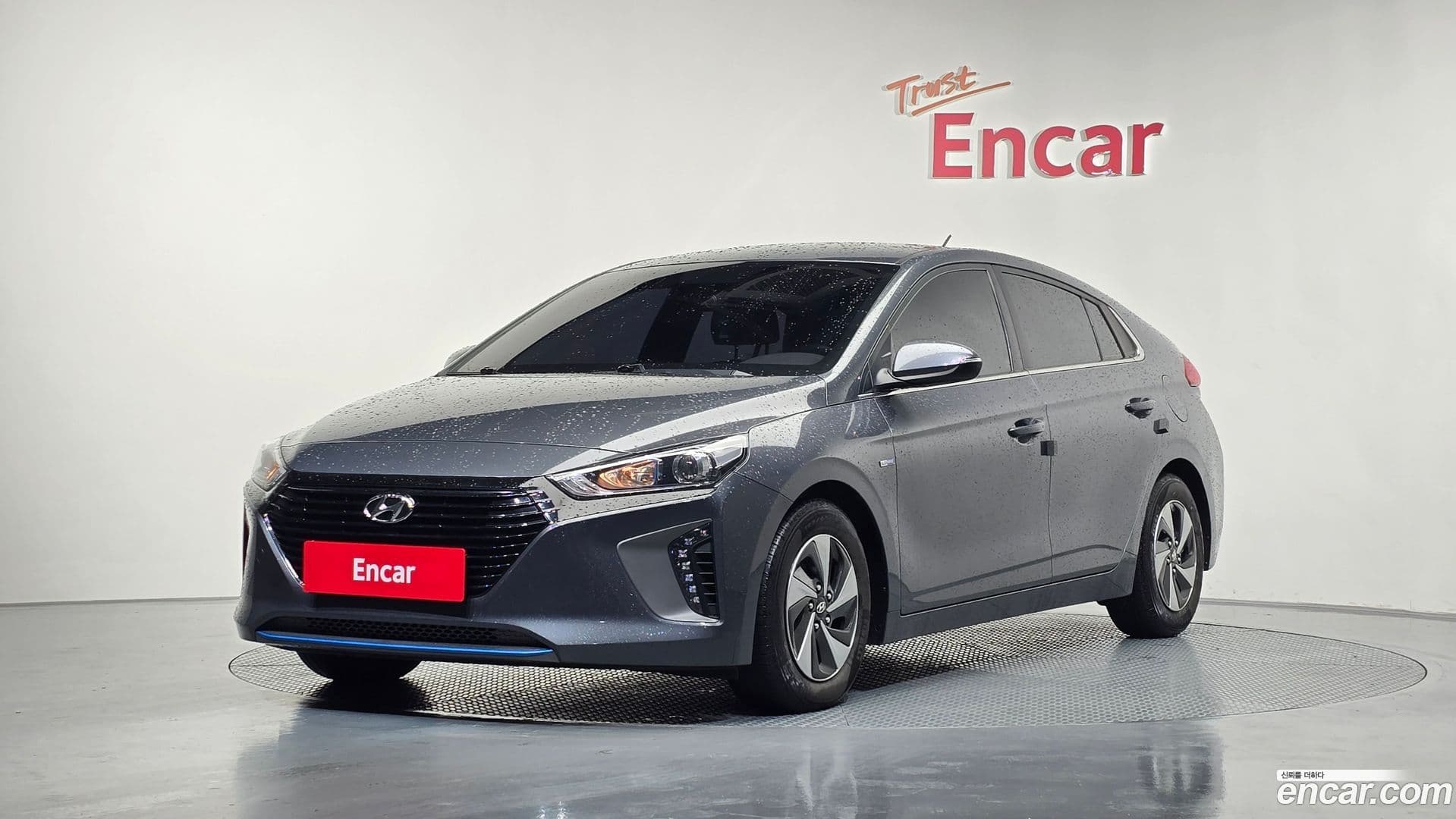 Main__Slider__Photo:Ioniq Hyundai 2018.10-0