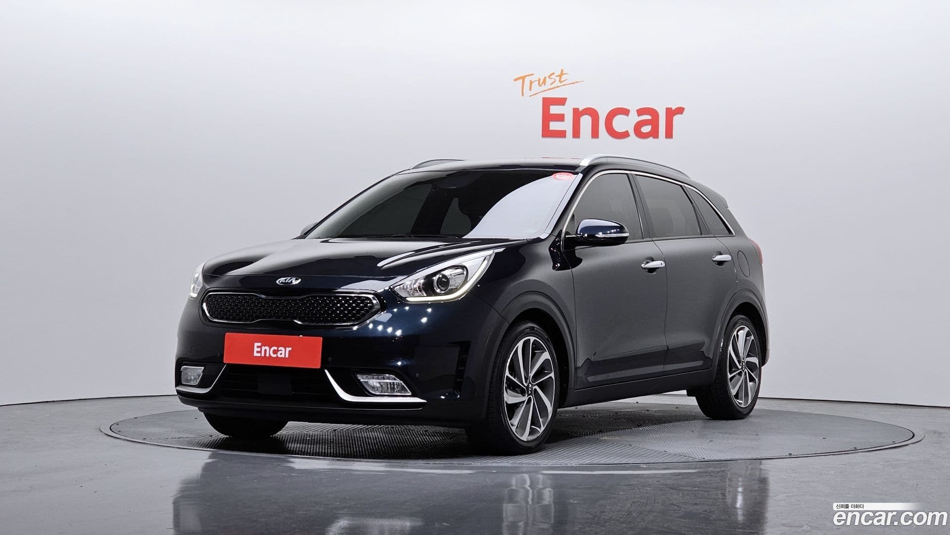 Main__Slider__Photo:Niro Kia 2016.5-0