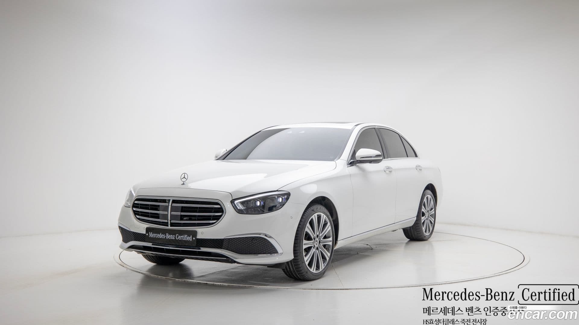 Main__Slider__Photo:E-Class Mercedes-Benz 2022.10-0