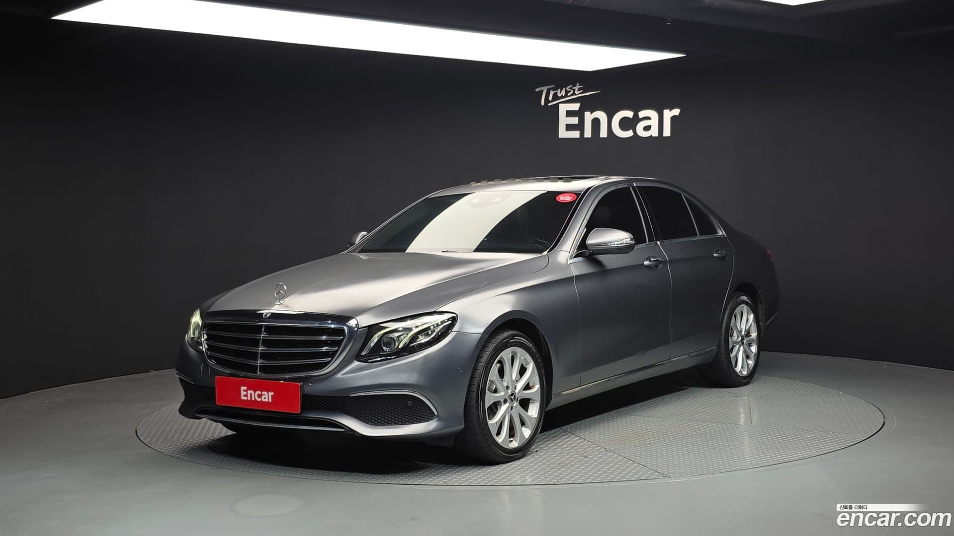 Main__Slider__Photo:E-Class Mercedes-Benz 2017.8-0