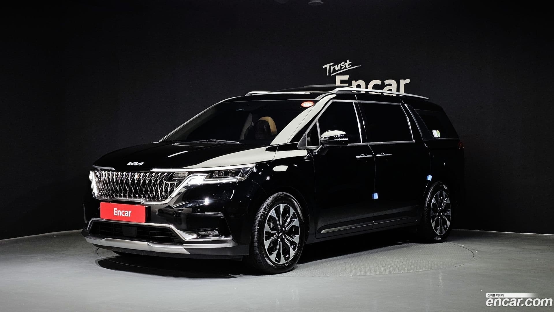Main__Slider__Photo:Canival Kia 2022.9-0