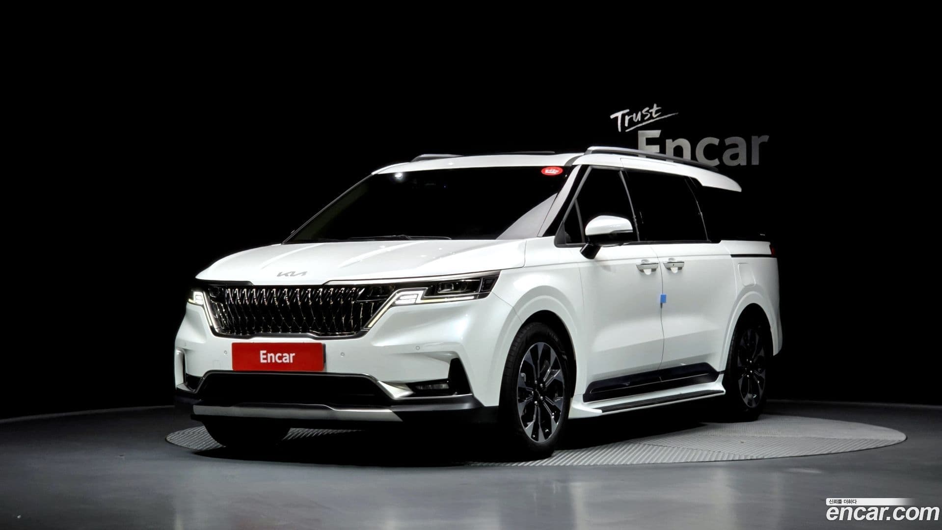 Main__Slider__Photo:Canival Kia 2023.4-0