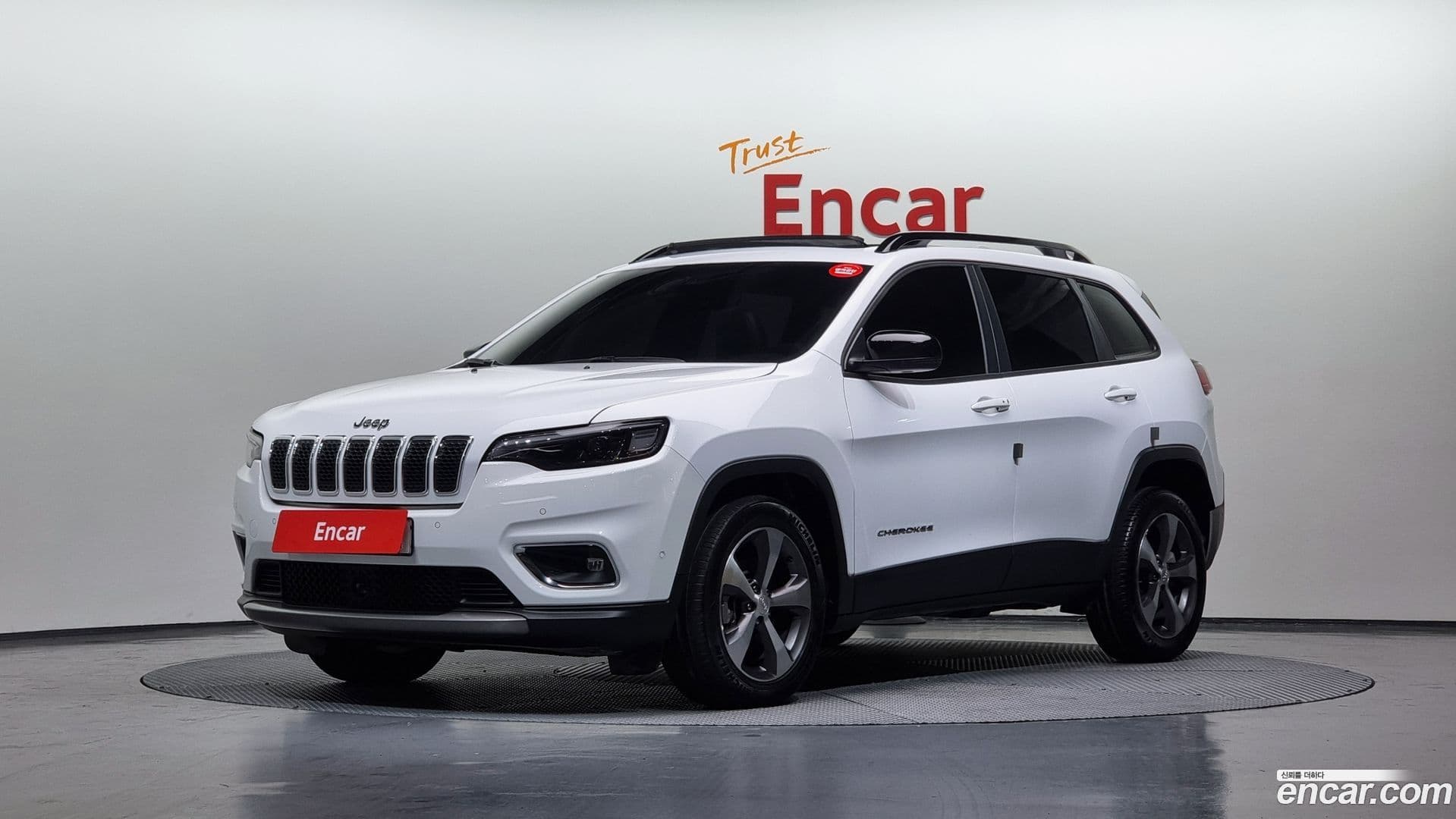 Main__Slider__Photo:Cherokee Jeep 2022.11-0