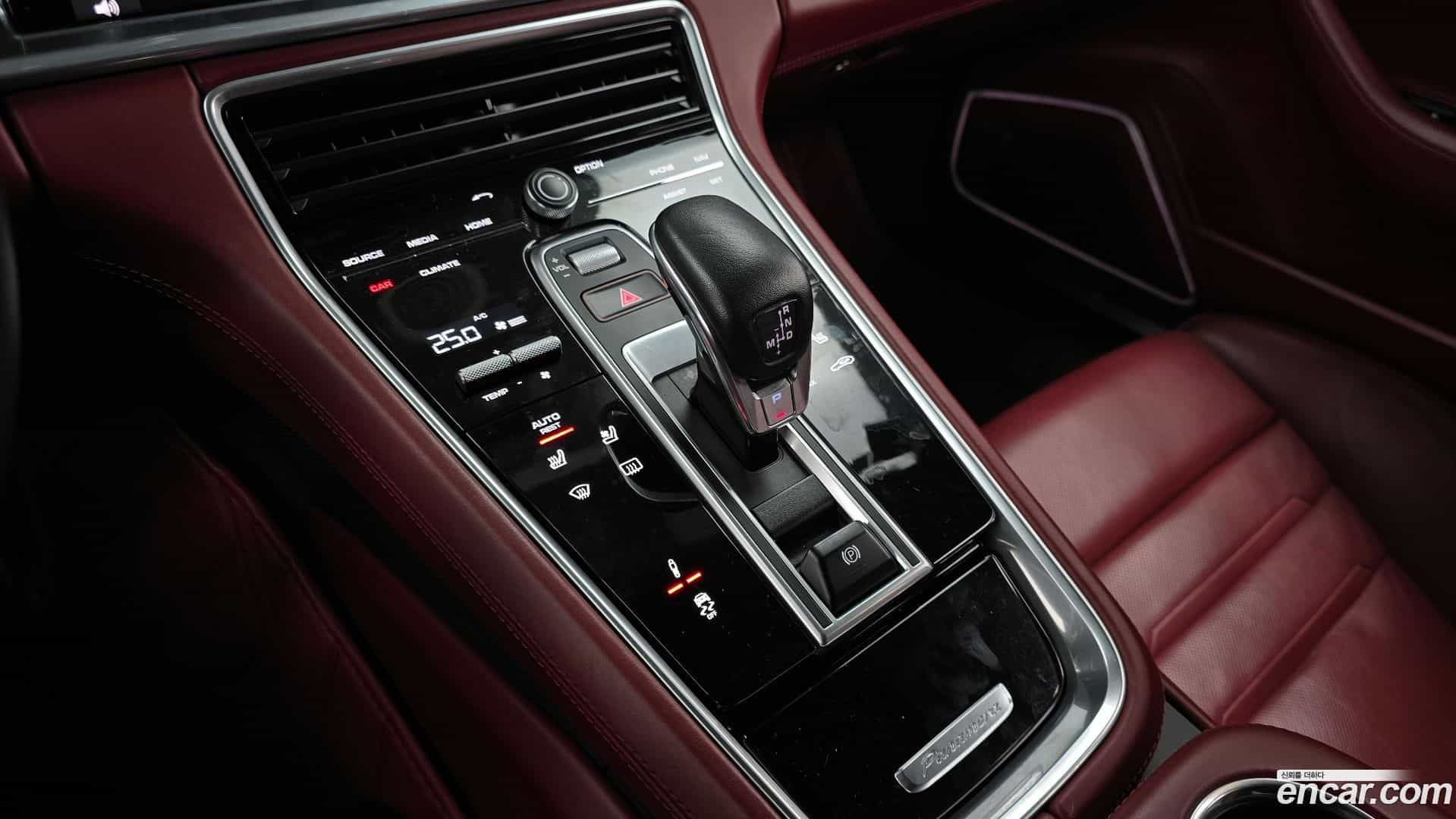 Panamera Porsche 2018.6-INNER-009