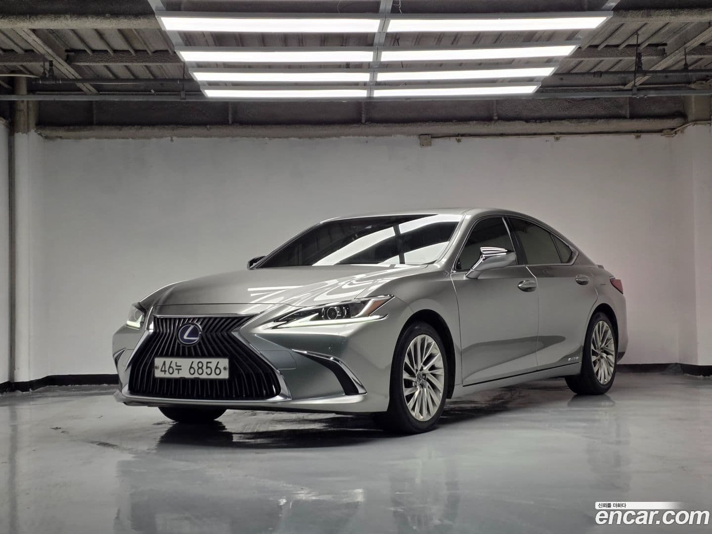Main__Slider__Photo:ES Lexus 2018.10-0