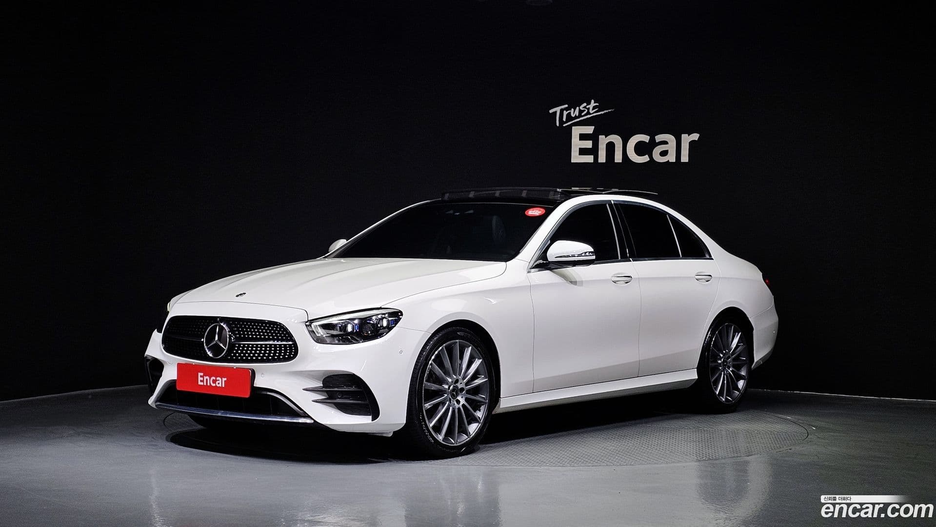 Main__Slider__Photo:E-Class Mercedes-Benz 2020.10-0