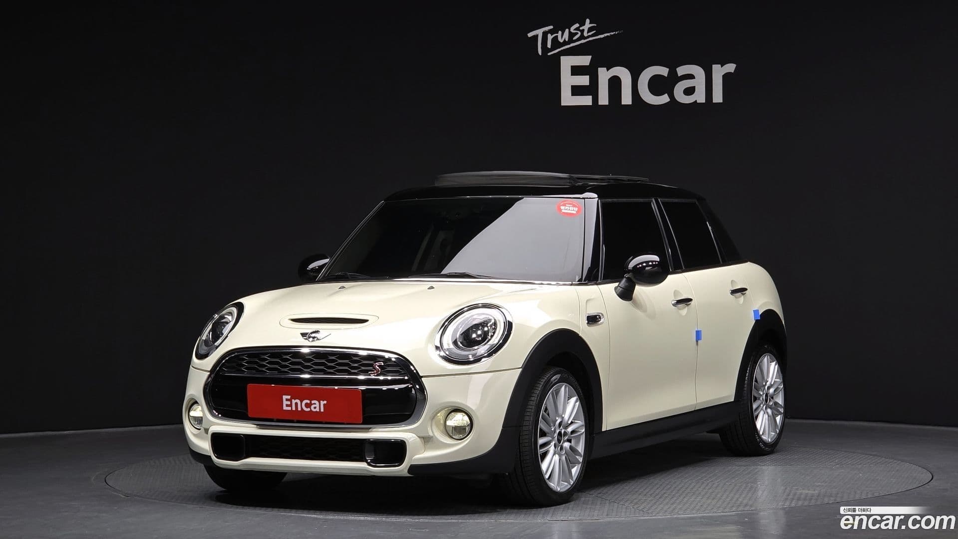 Main__Slider__Photo:Cooper Mini 2017.0-0
