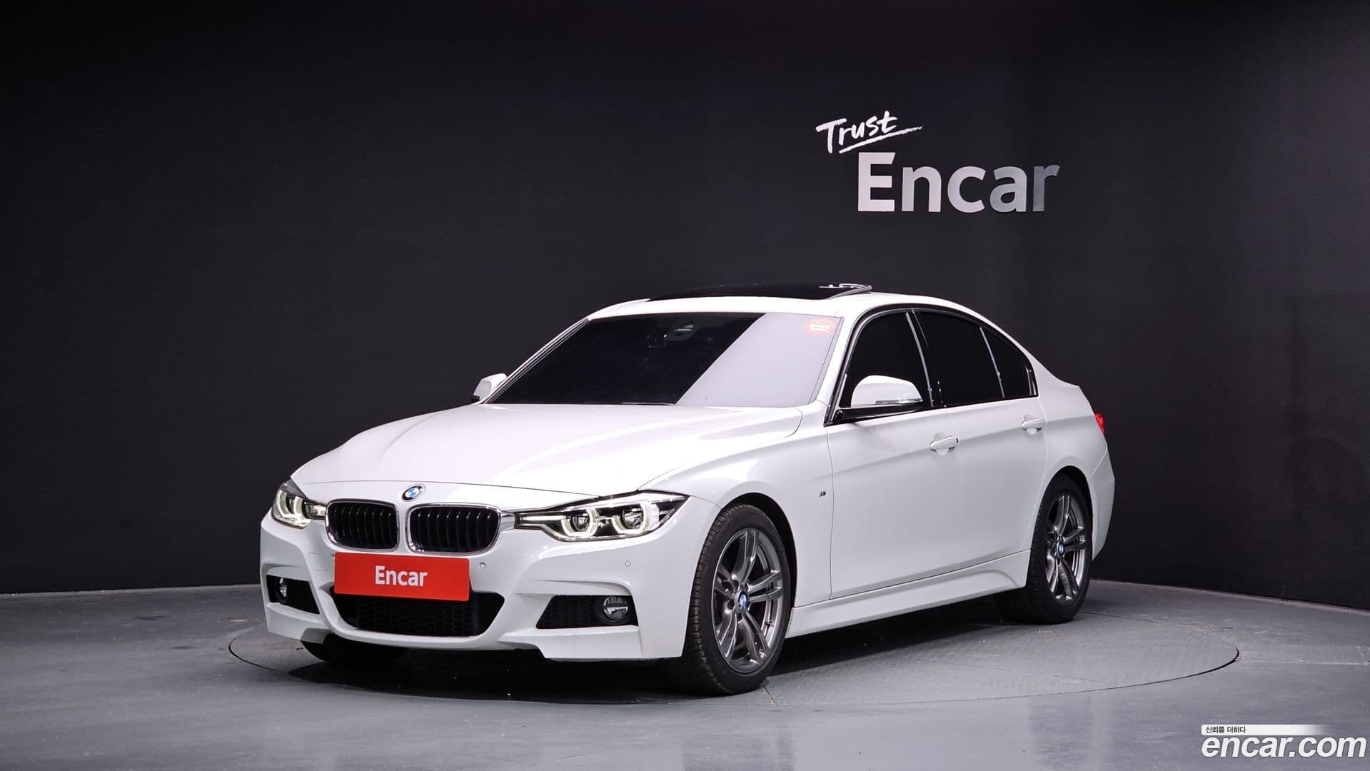 Main__Slider__Photo:3-Series BMW 2018.10-0