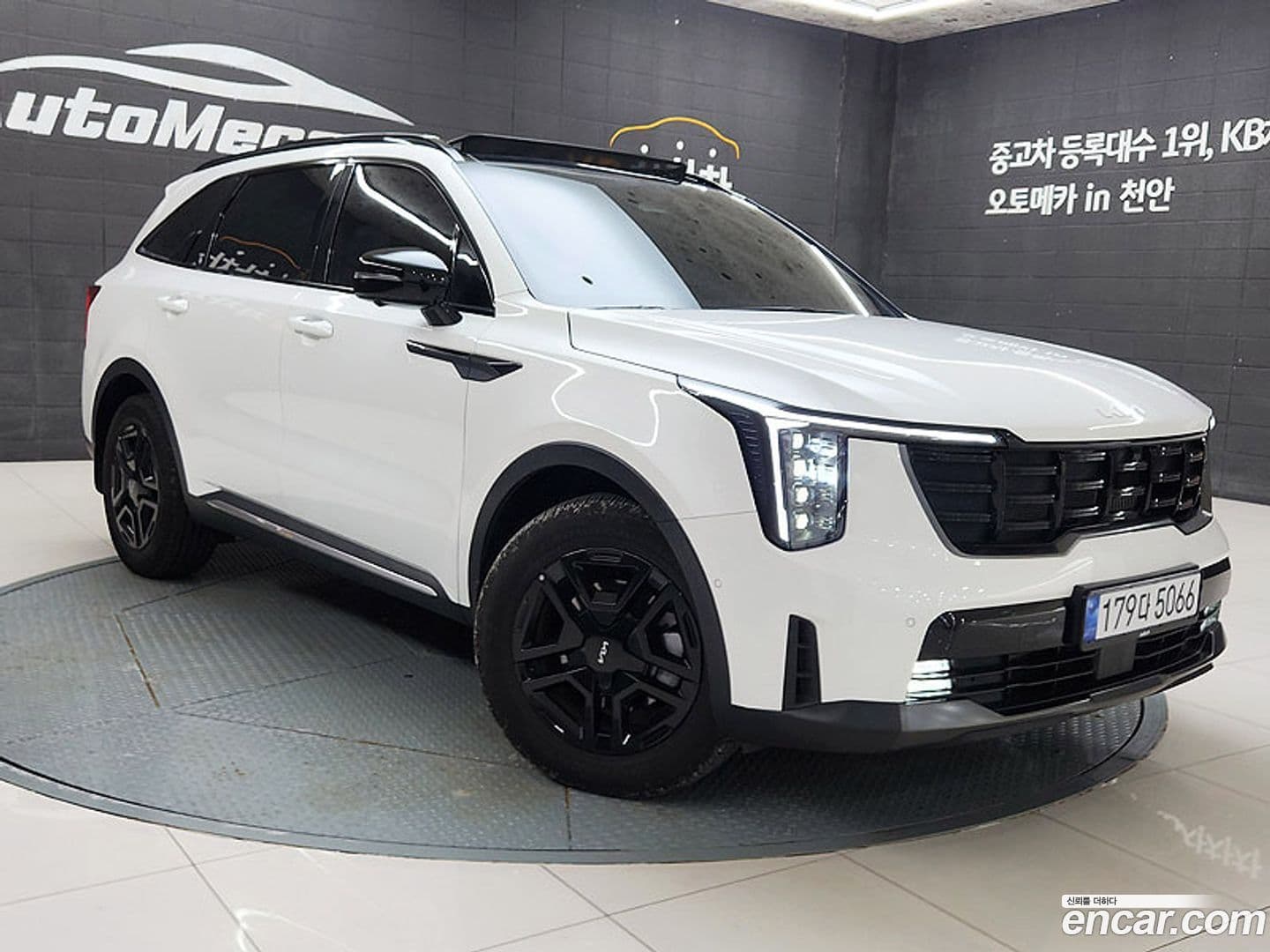 Main__Slider__Photo:Sorento Kia 2024.6-0