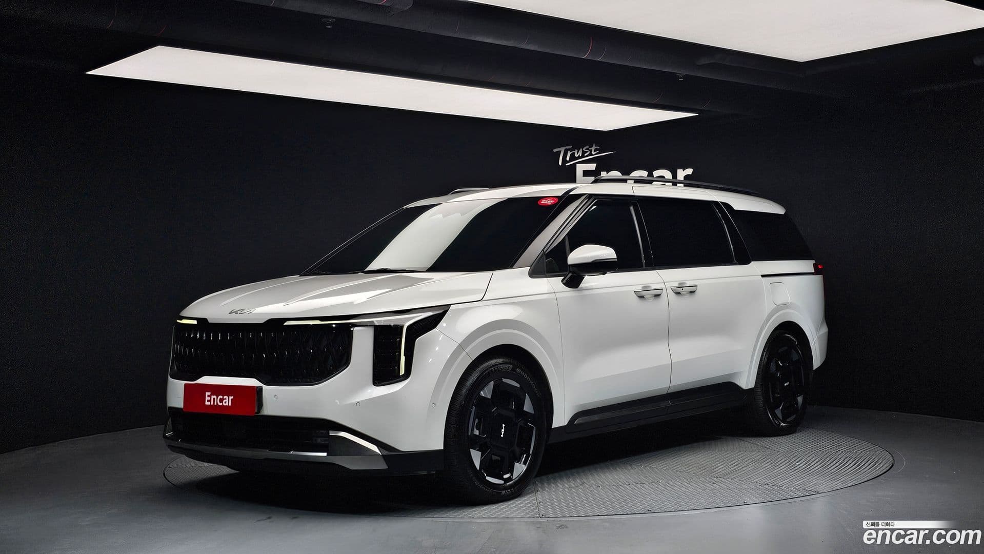 Main__Slider__Photo:Canival Kia 2024.4-0