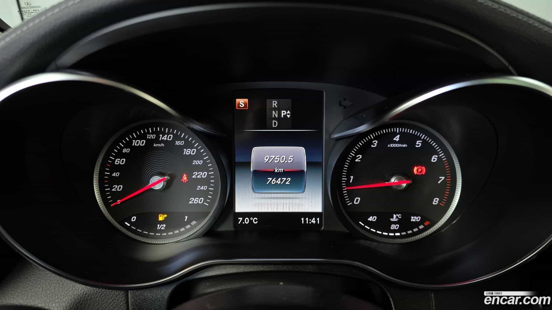 GLC-Class Mercedes-Benz 2019.10-INNER-008